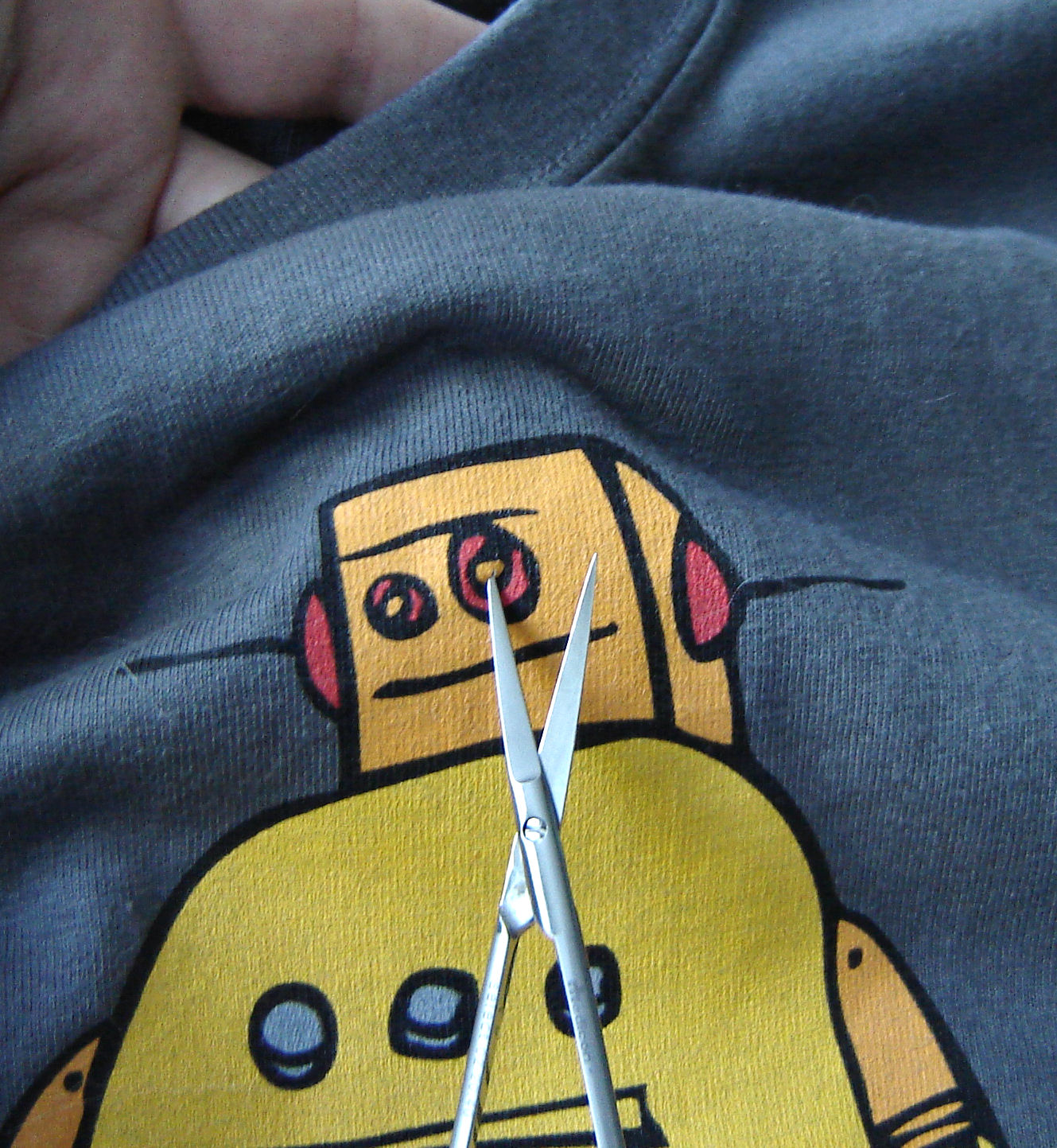 cuteyehole.JPG