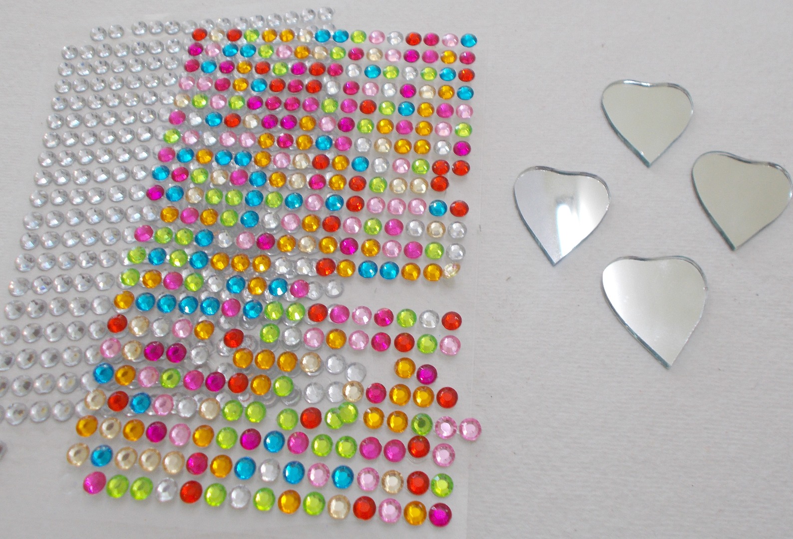decorative-stones-&amp;-glasses.JPG