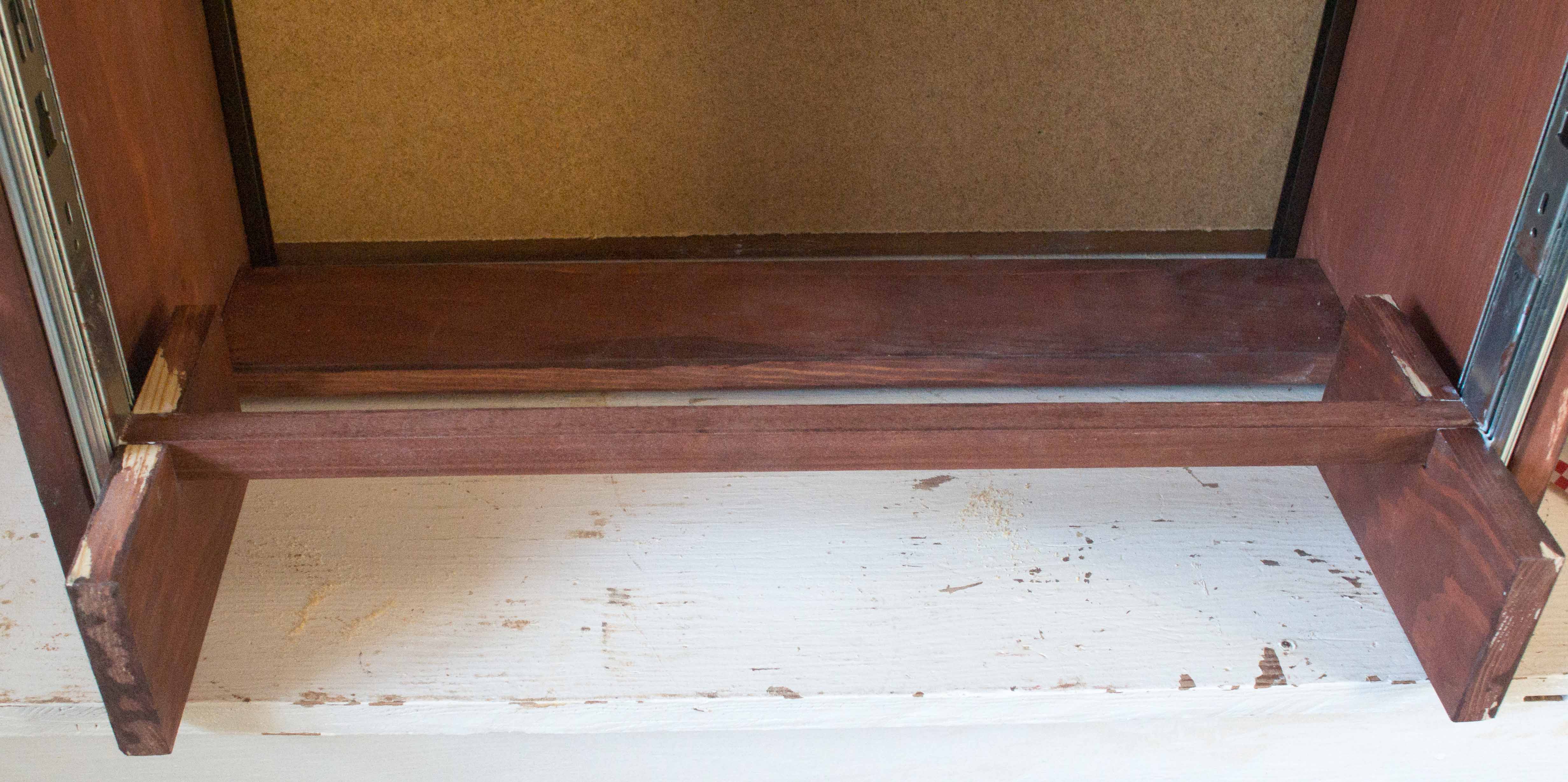 desk1.jpg