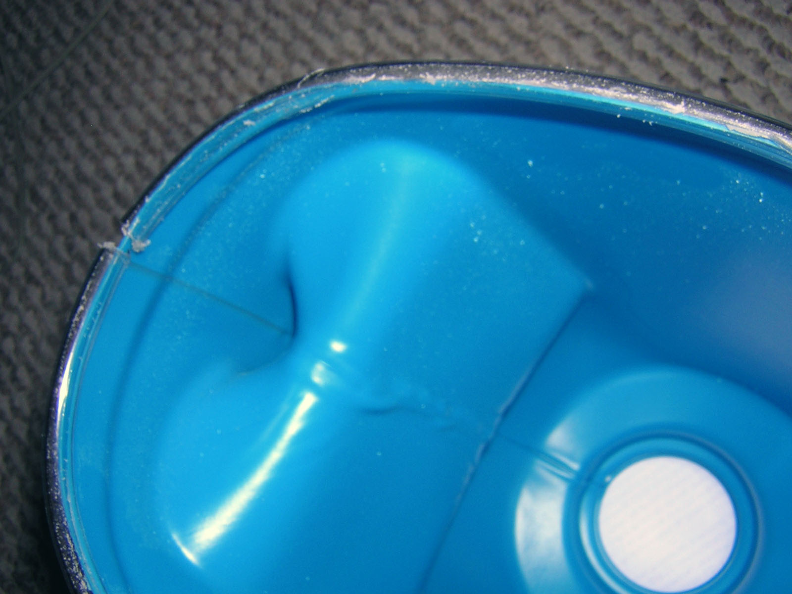 detergent-bottom-rim.jpg