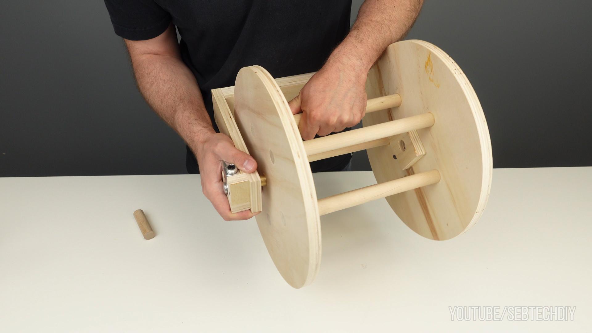 diy_wooden_air_hose_reel_from_plywood-2A.jpg