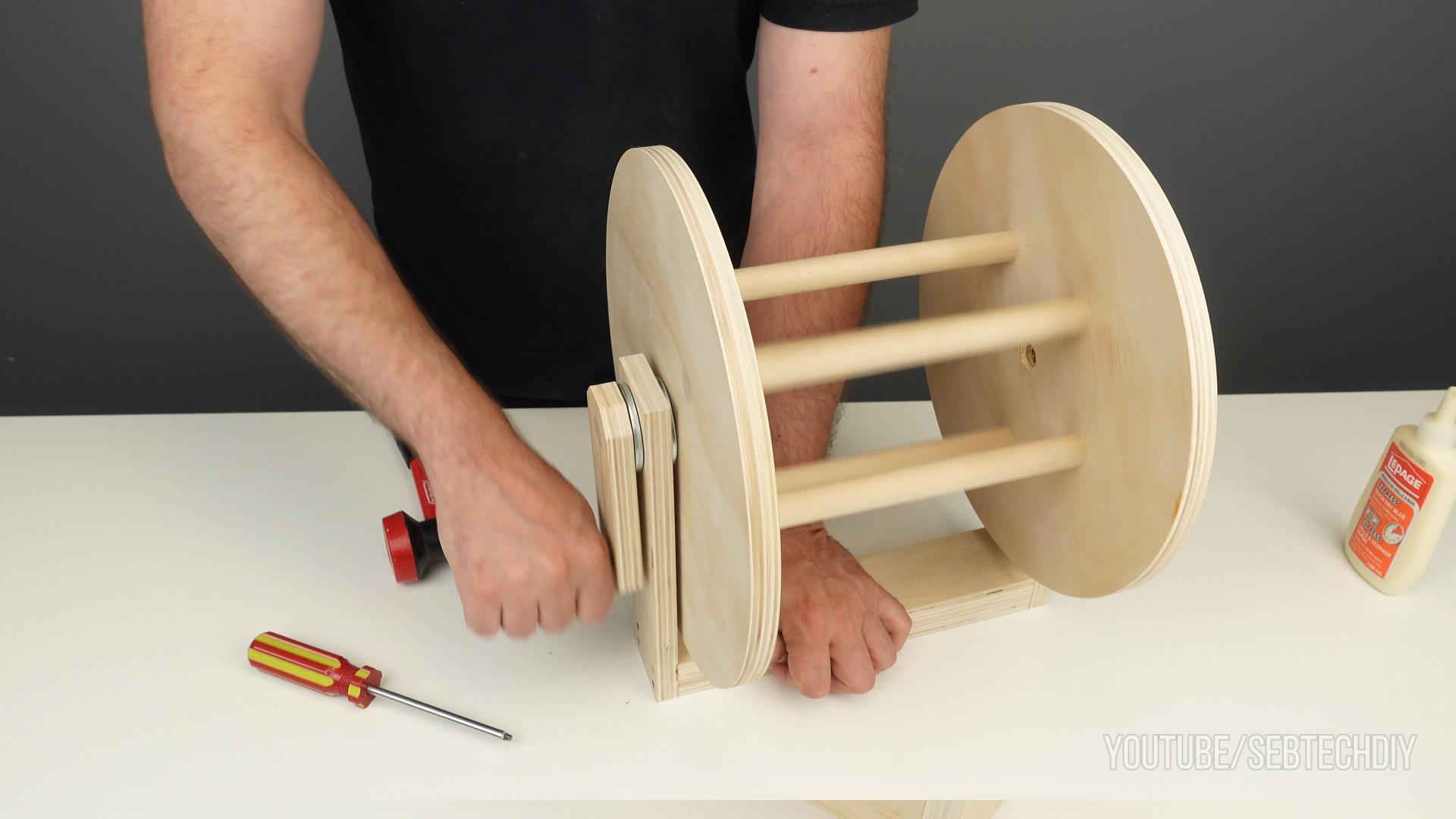 diy_wooden_air_hose_reel_from_plywood-2F.jpg