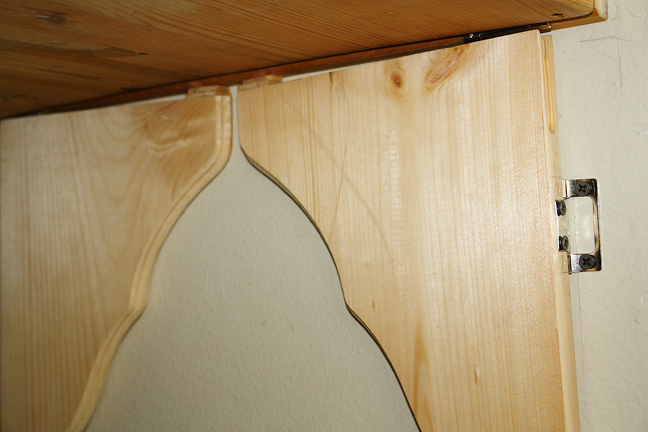 drop leaf table brackets closed.jpg