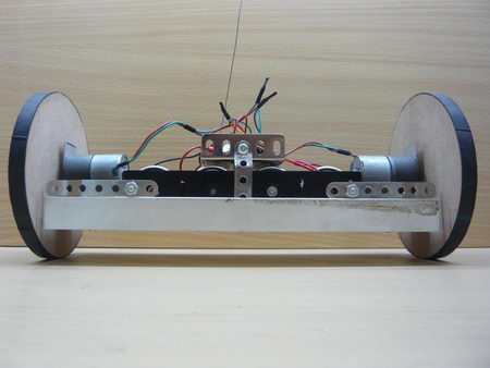 easterngeek.com - wobbly bot, self balancing robot06.jpg