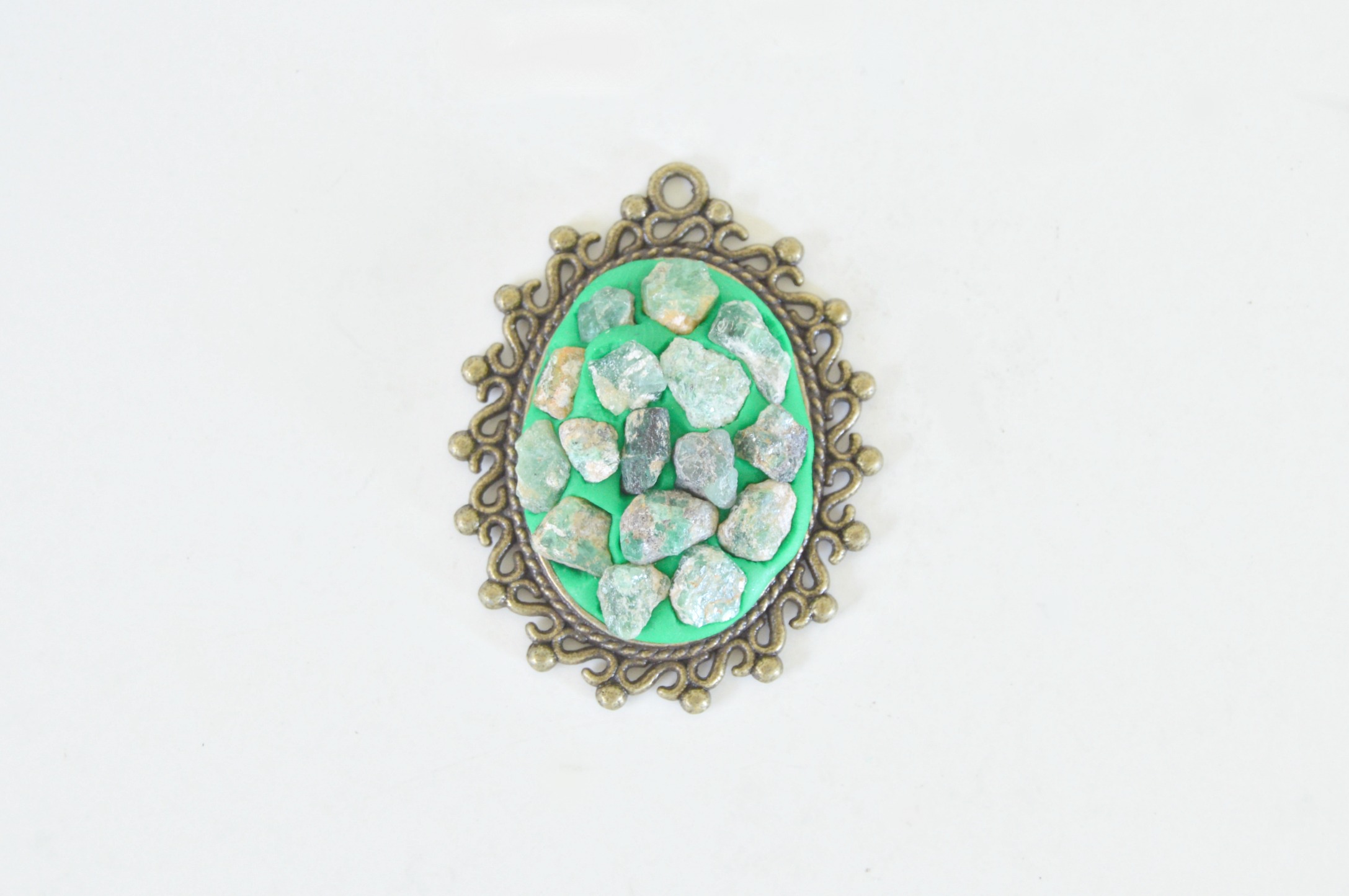 emerald gemstone pendant diy.jpg