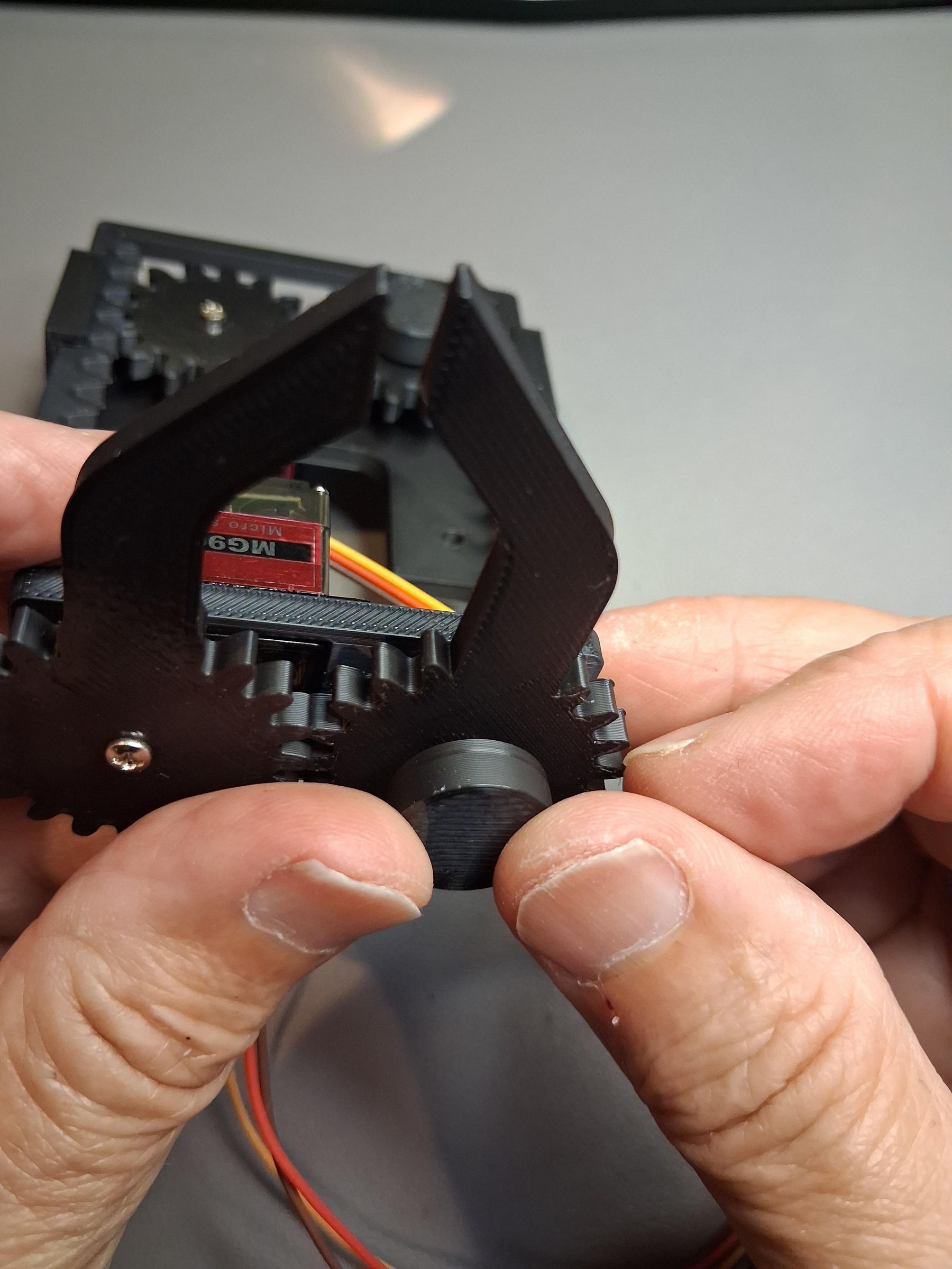 end cap on gripper driven gear.jpg
