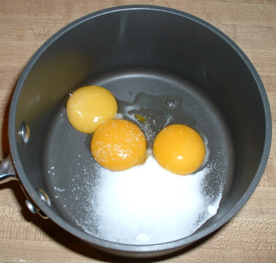 f04_potsDeCremeYolks.jpg