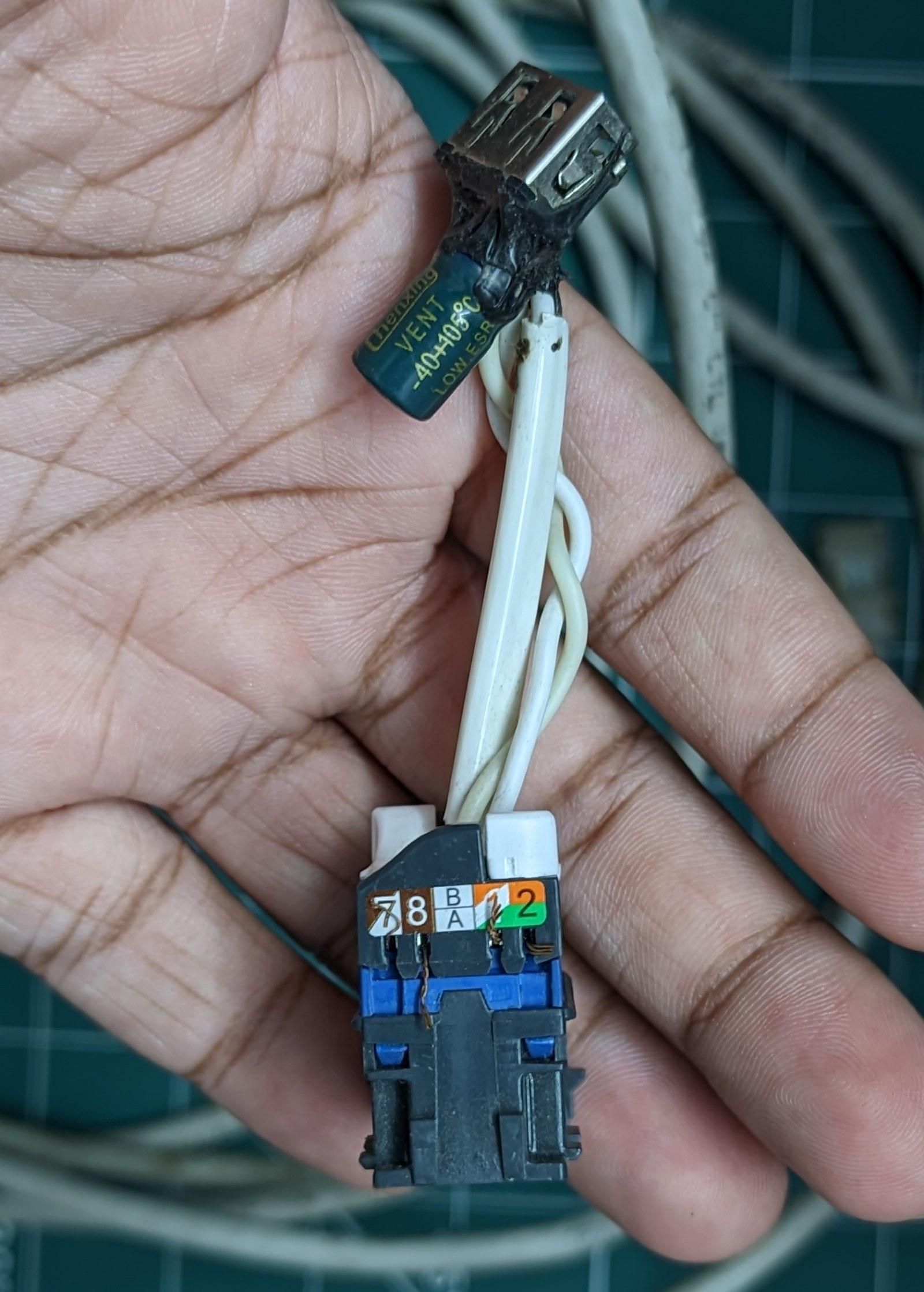 female-usb-power-capacitor.jpg
