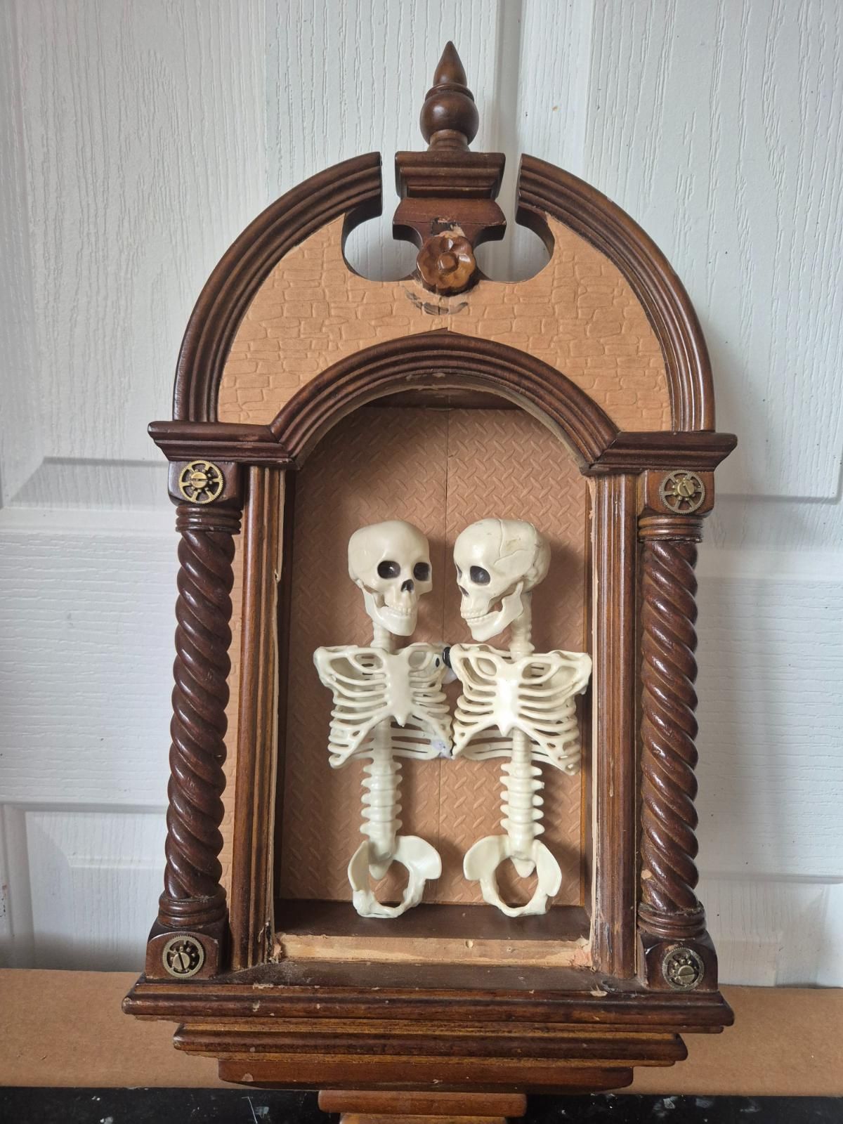 fit-skeleton-in-clock.jpg