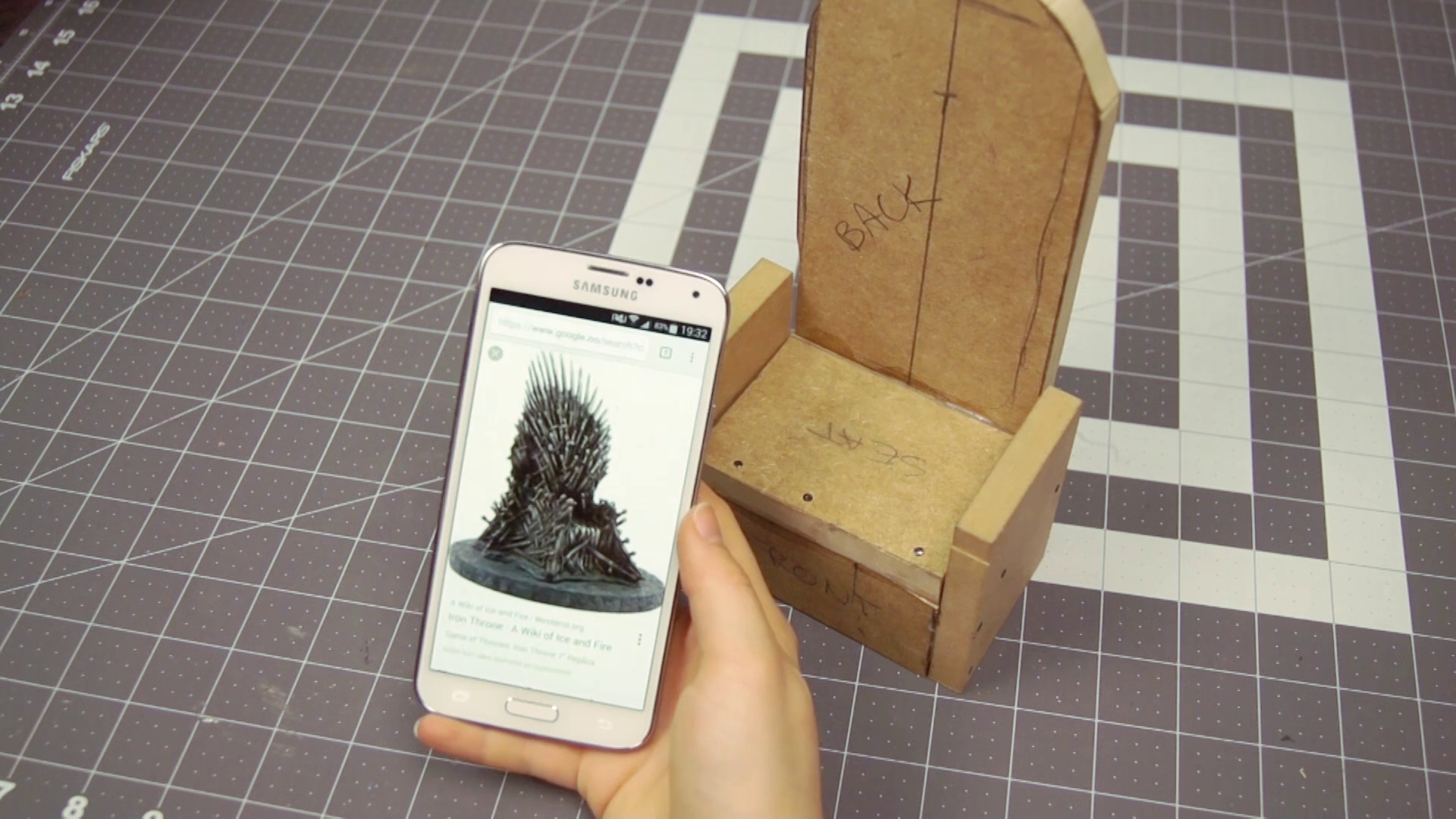 game-of-thrones-iron-throne-phone-charger-usb-nerd-nerdy-desktop-2017-07-15-19h54m58s244.png