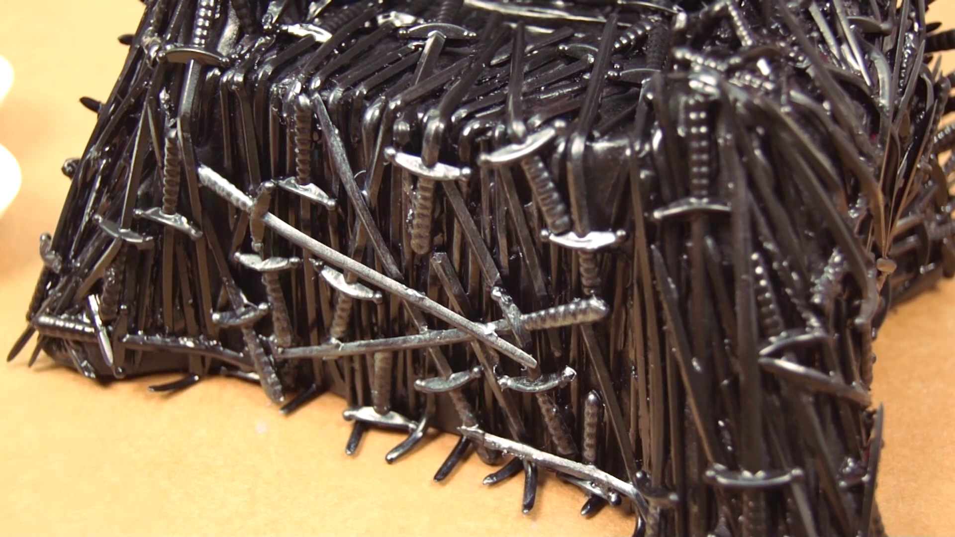 game-of-thrones-iron-throne-phone-charger-usb-nerd-nerdy-desktop-2017-07-15-20h00m04s221.png