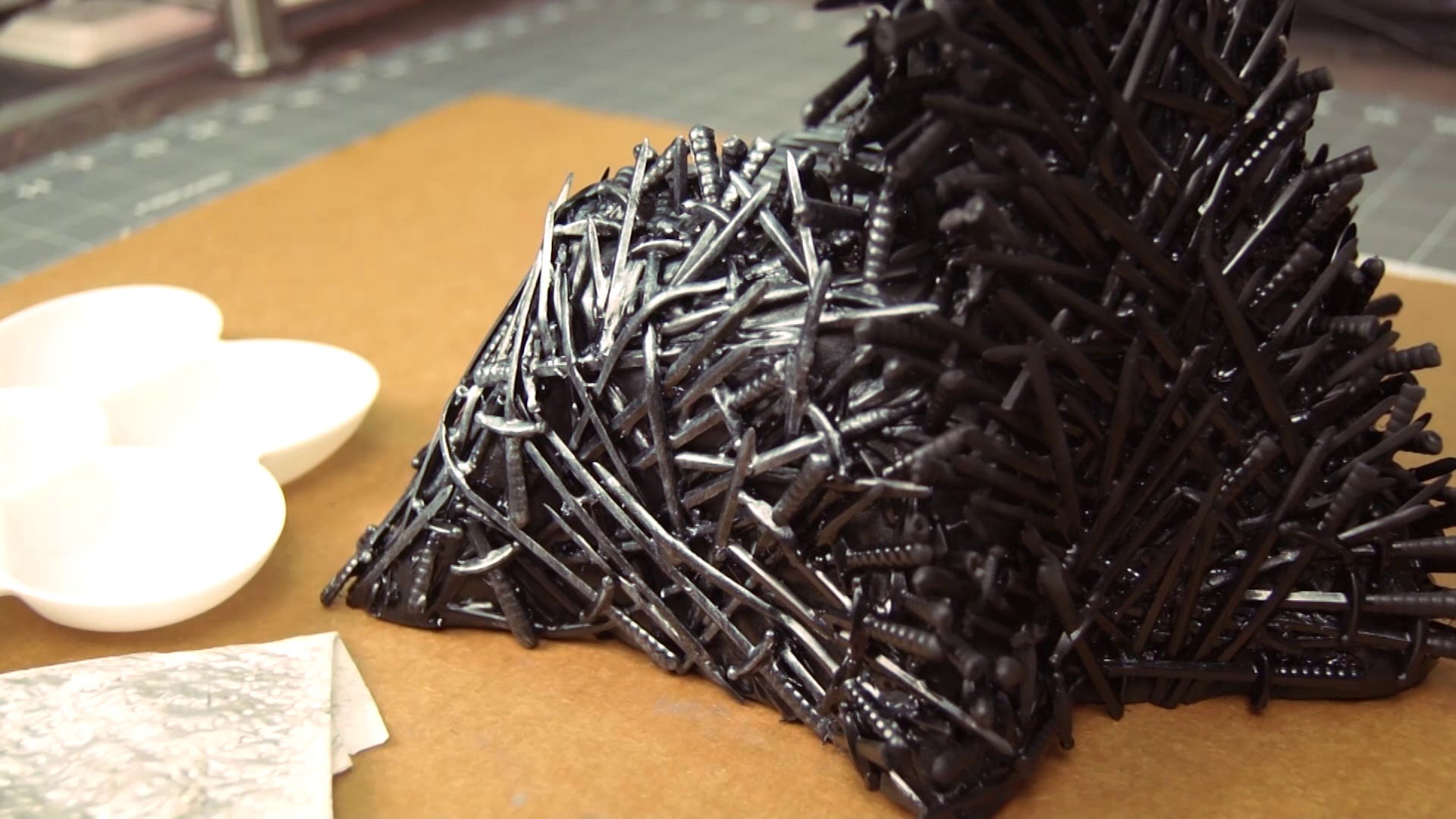 game-of-thrones-iron-throne-phone-charger-usb-nerd-nerdy-desktop-2017-07-15-20h00m27s195.png