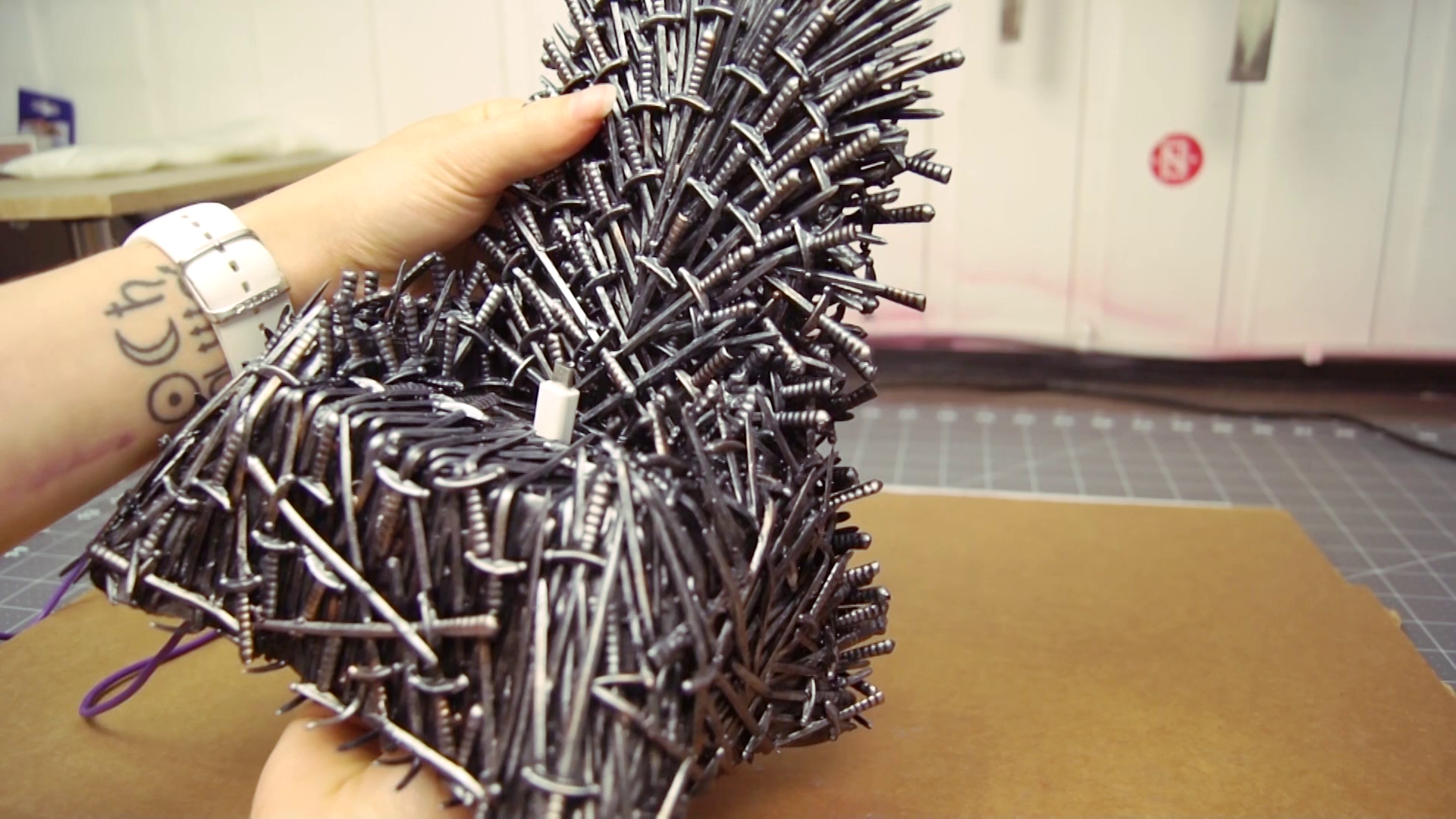 game-of-thrones-iron-throne-phone-charger-usb-nerd-nerdy-desktop-2017-07-15-20h01m37s138.png