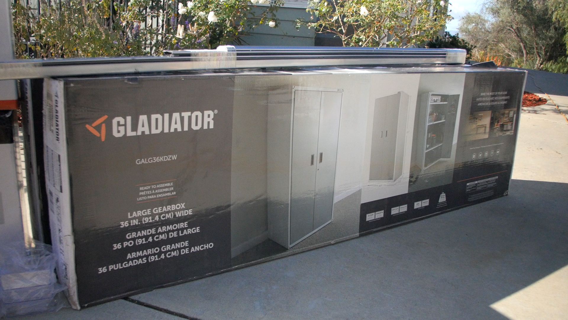 gladiator-cabinets-shelves.jpg