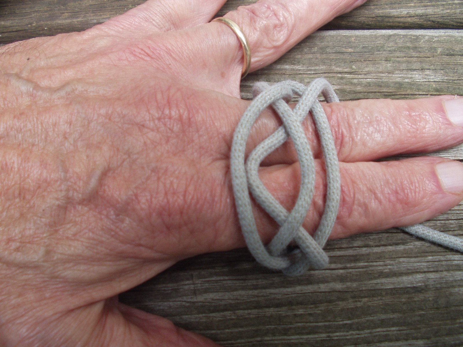 globe knot 005.JPG