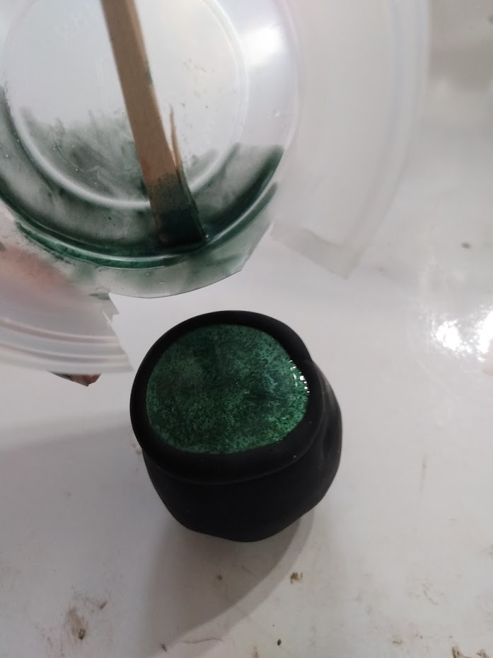 green couldron.jpg