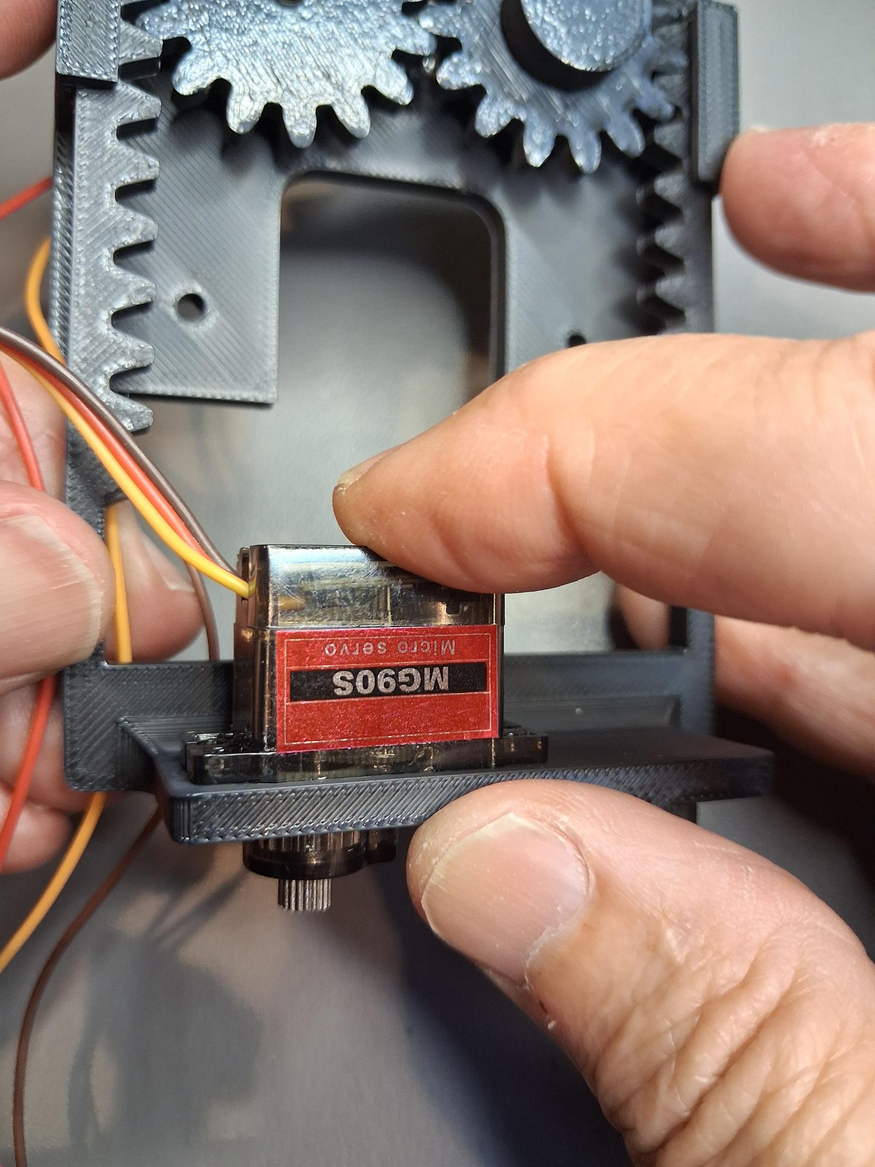 gripper servo.jpg