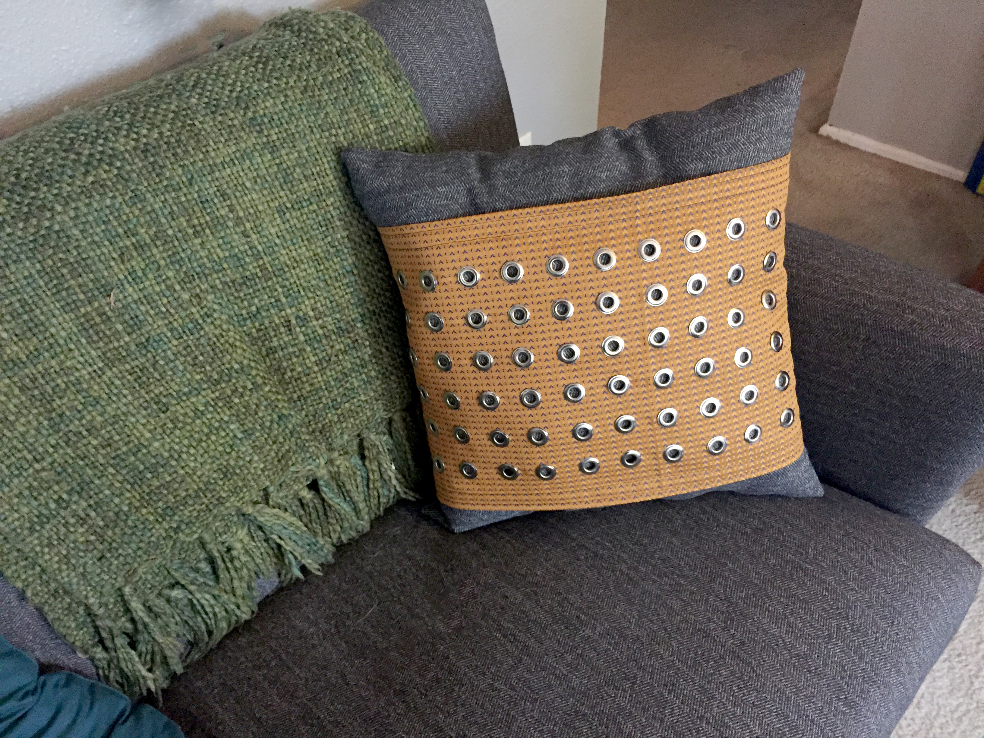 grommet throw pillow DIY 1.jpg