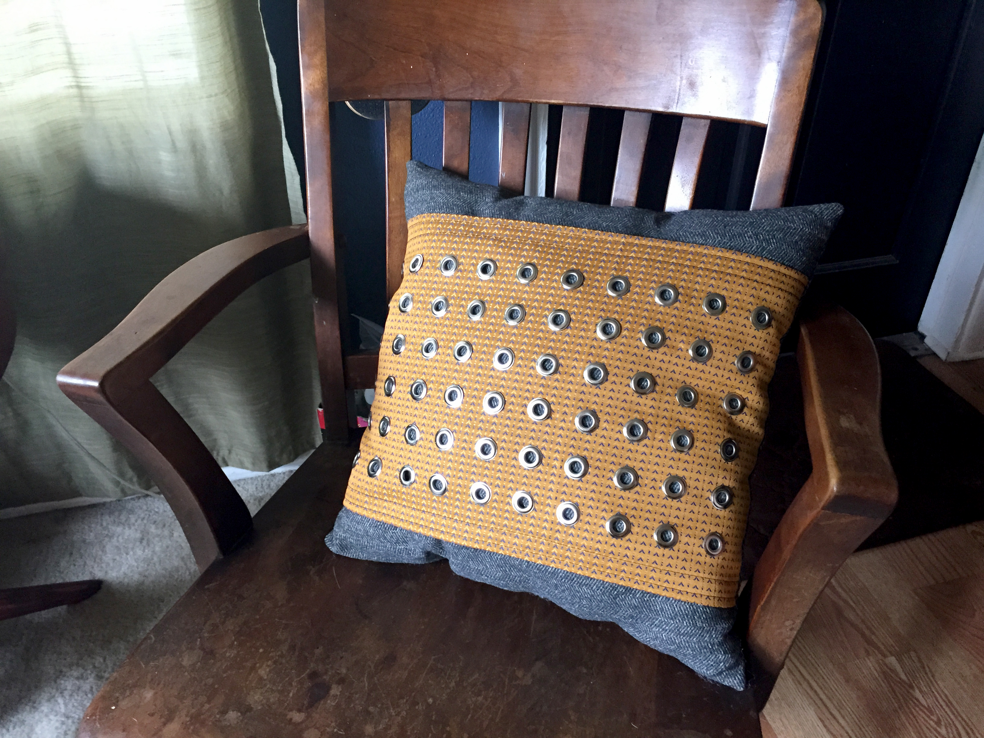 grommet throw pillow DIY 2.jpg