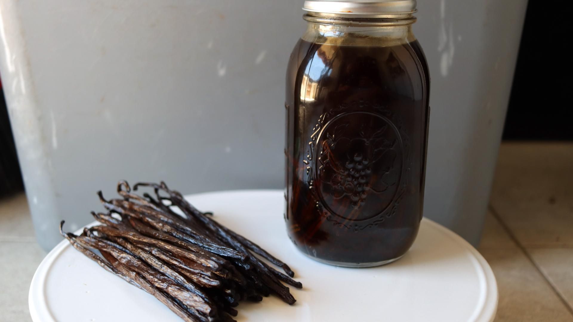 homemade vanilla extract.jpg