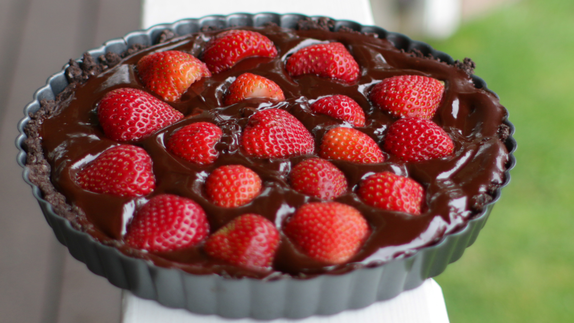 how to make a gluten and dairy free chocolate strawberry tart .jpg