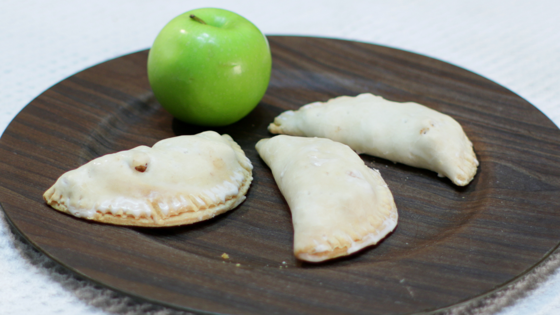 how to make apple pie - easy apple hand pies recipe.jpg