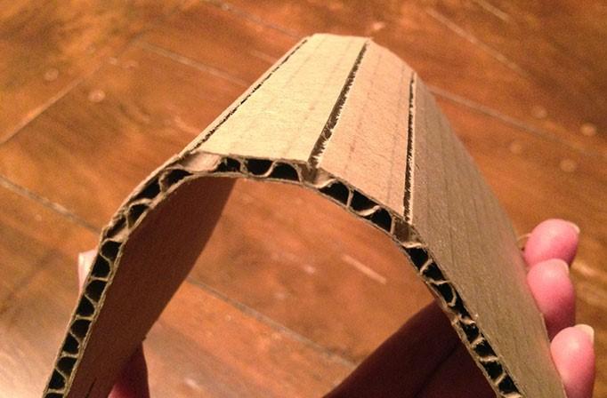 how-to-create-curves-in-cardboard.jpg