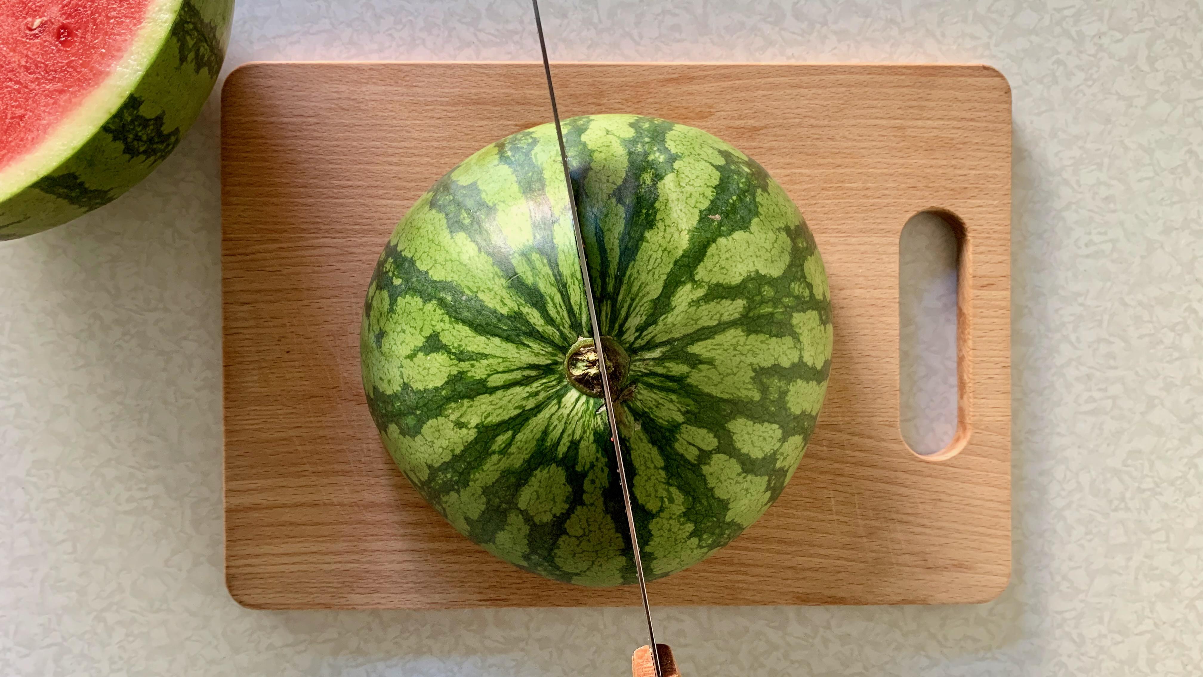 how-to-cut-a-watermelon-2.jpeg