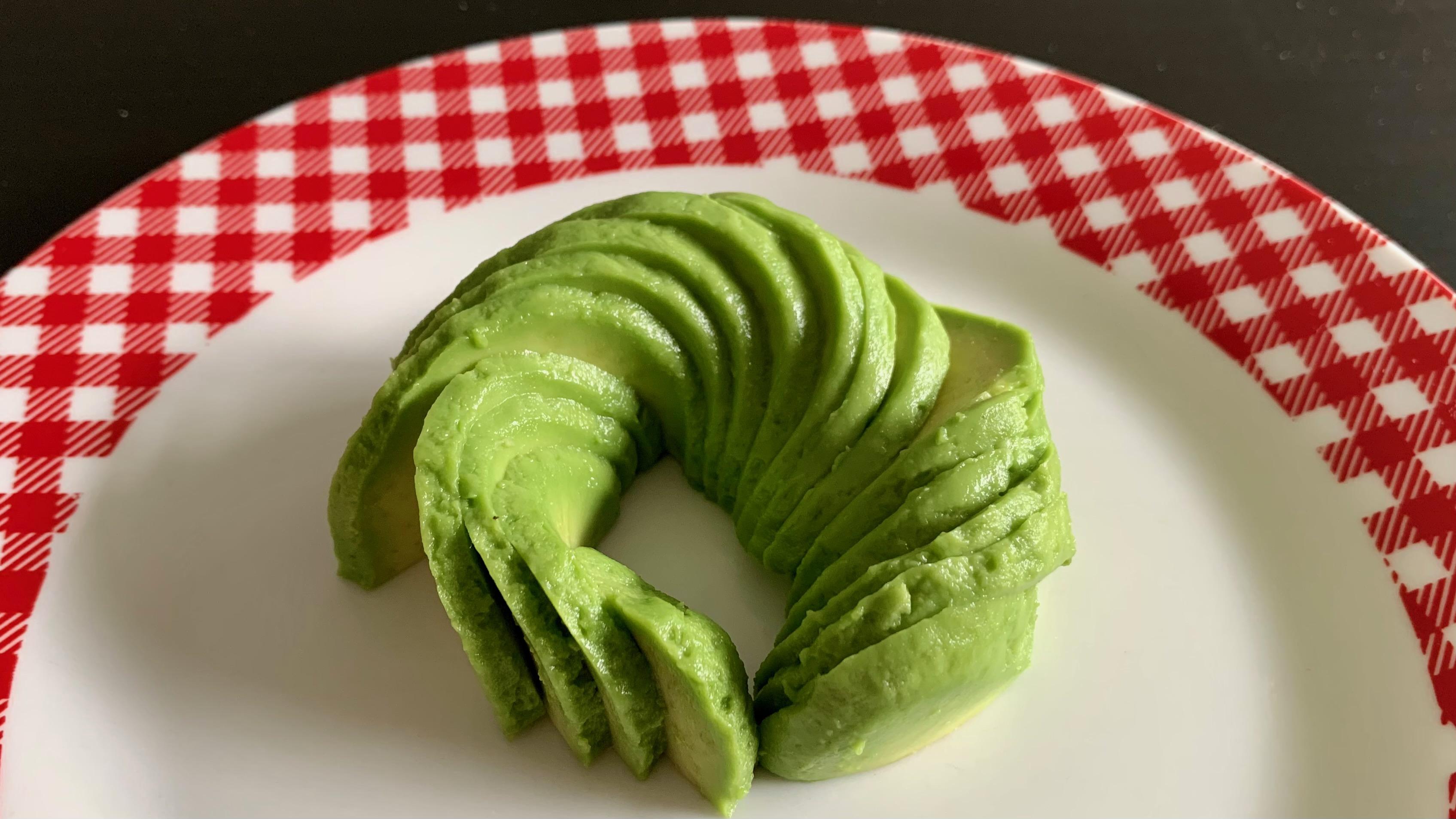 how-to-cut-an-avocado-4.jpeg