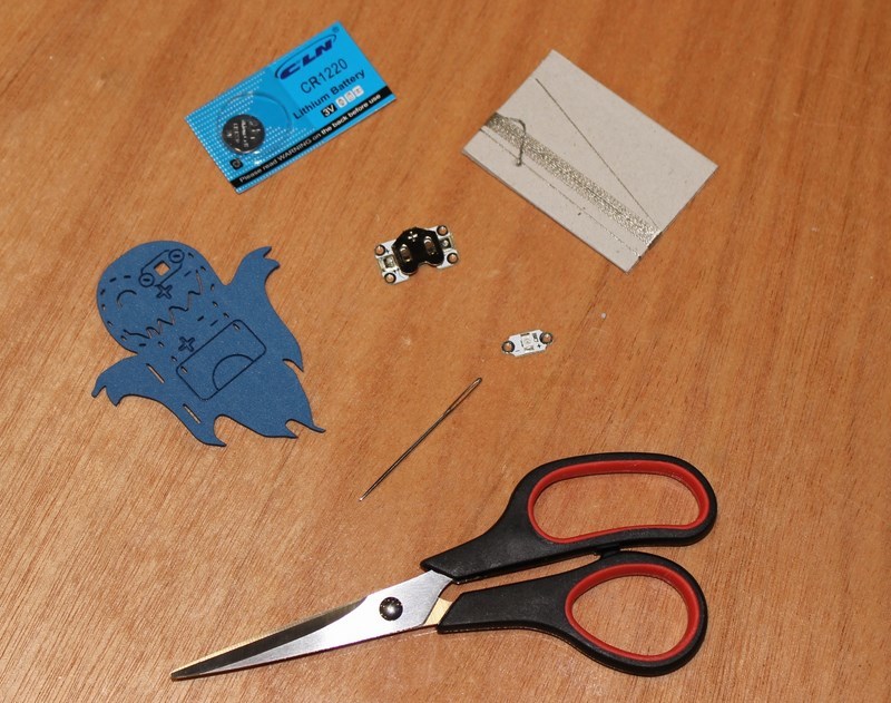 how_to_make_a_sewable_halloween_led_badge_800_02.jpg