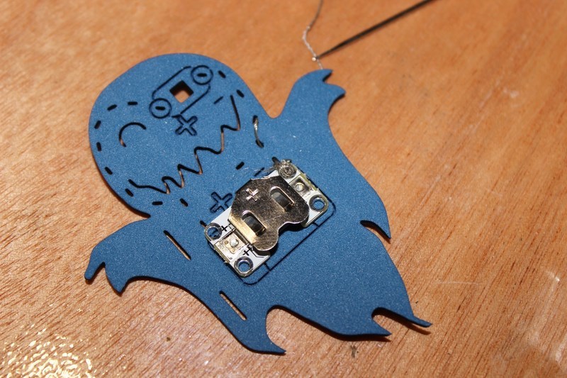 how_to_make_a_sewable_halloween_led_badge_800_06.jpg