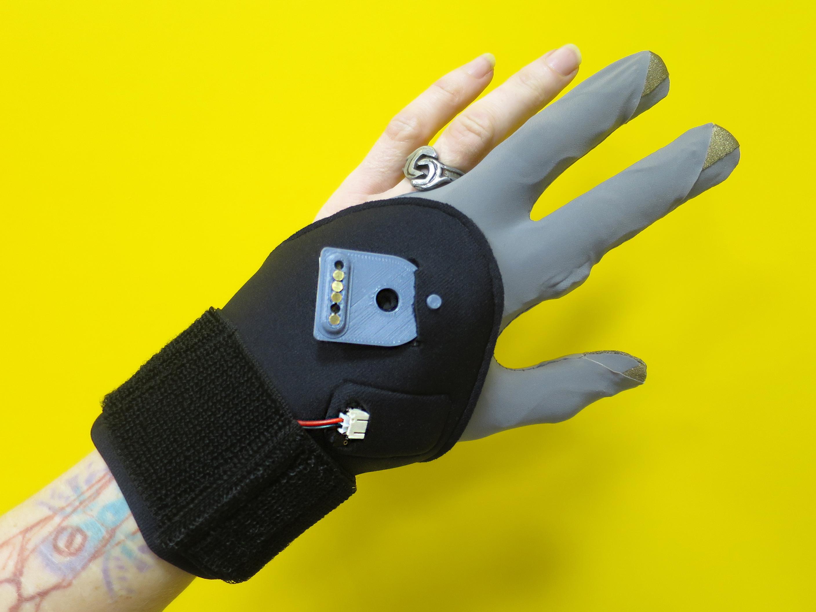 hybrid-vr-gloves-front-view.JPG