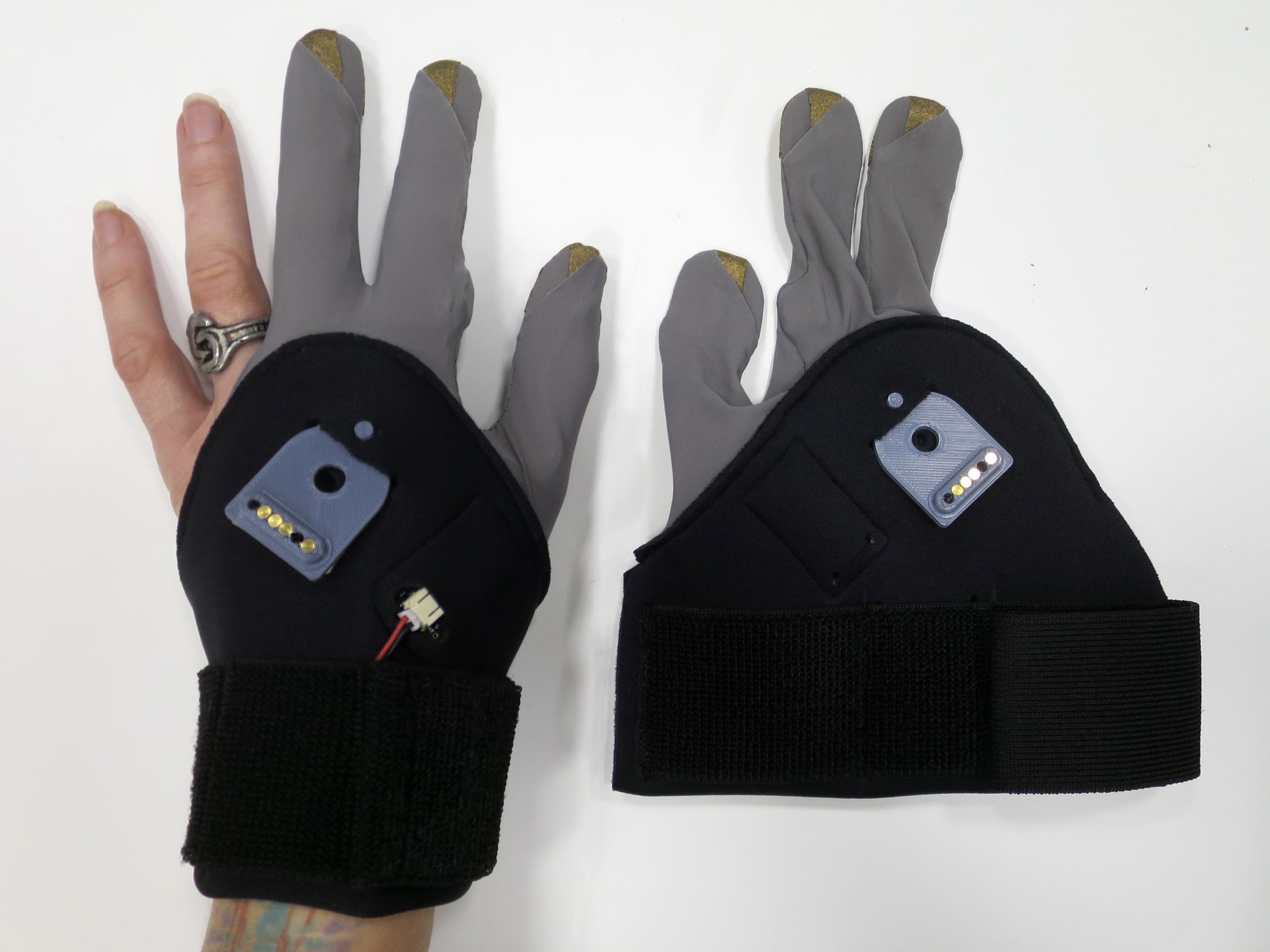 hybrid-vr-gloves-onoff-top.JPG