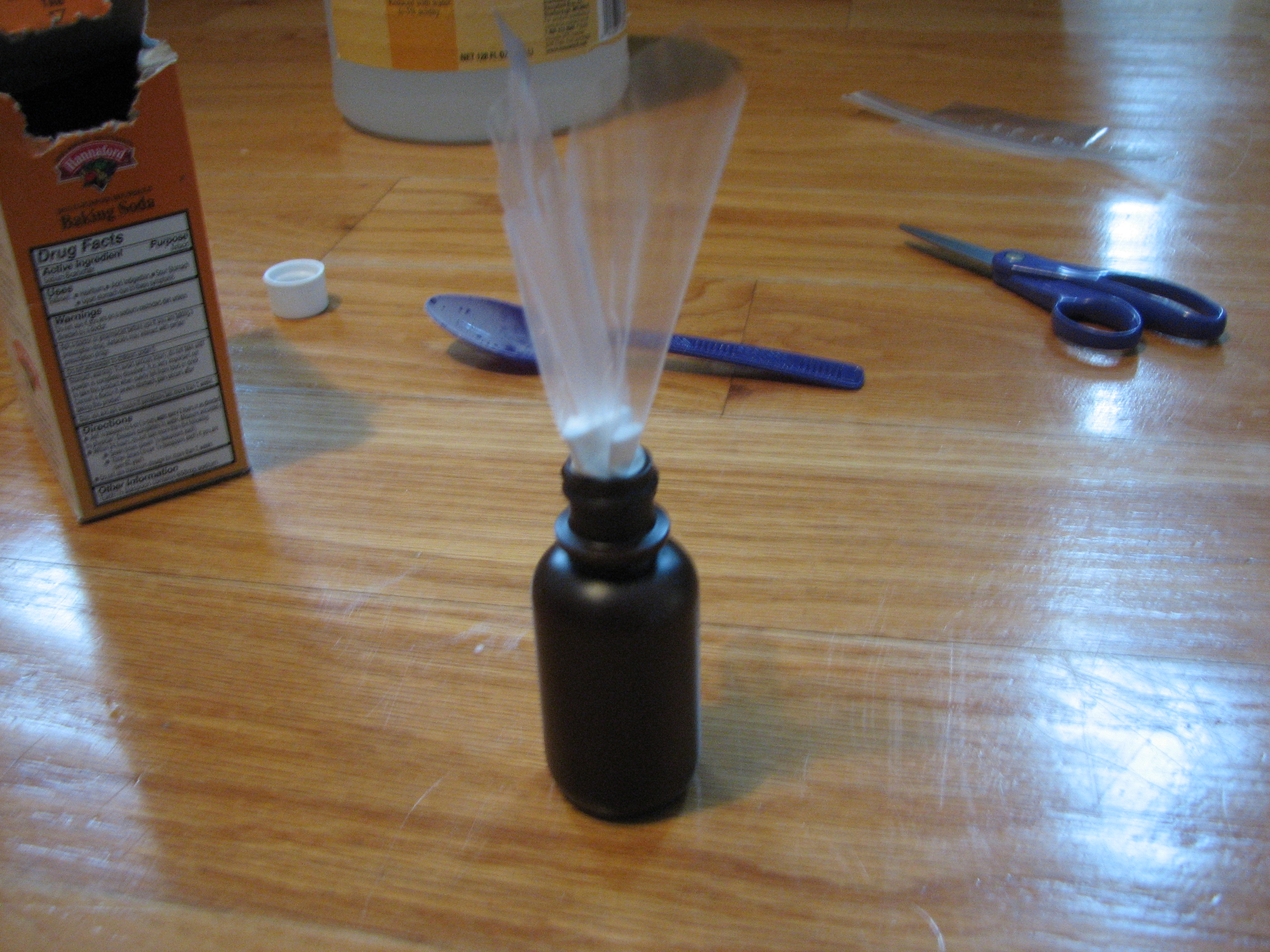 instructibles - baking soda grenade thingy 061.jpg