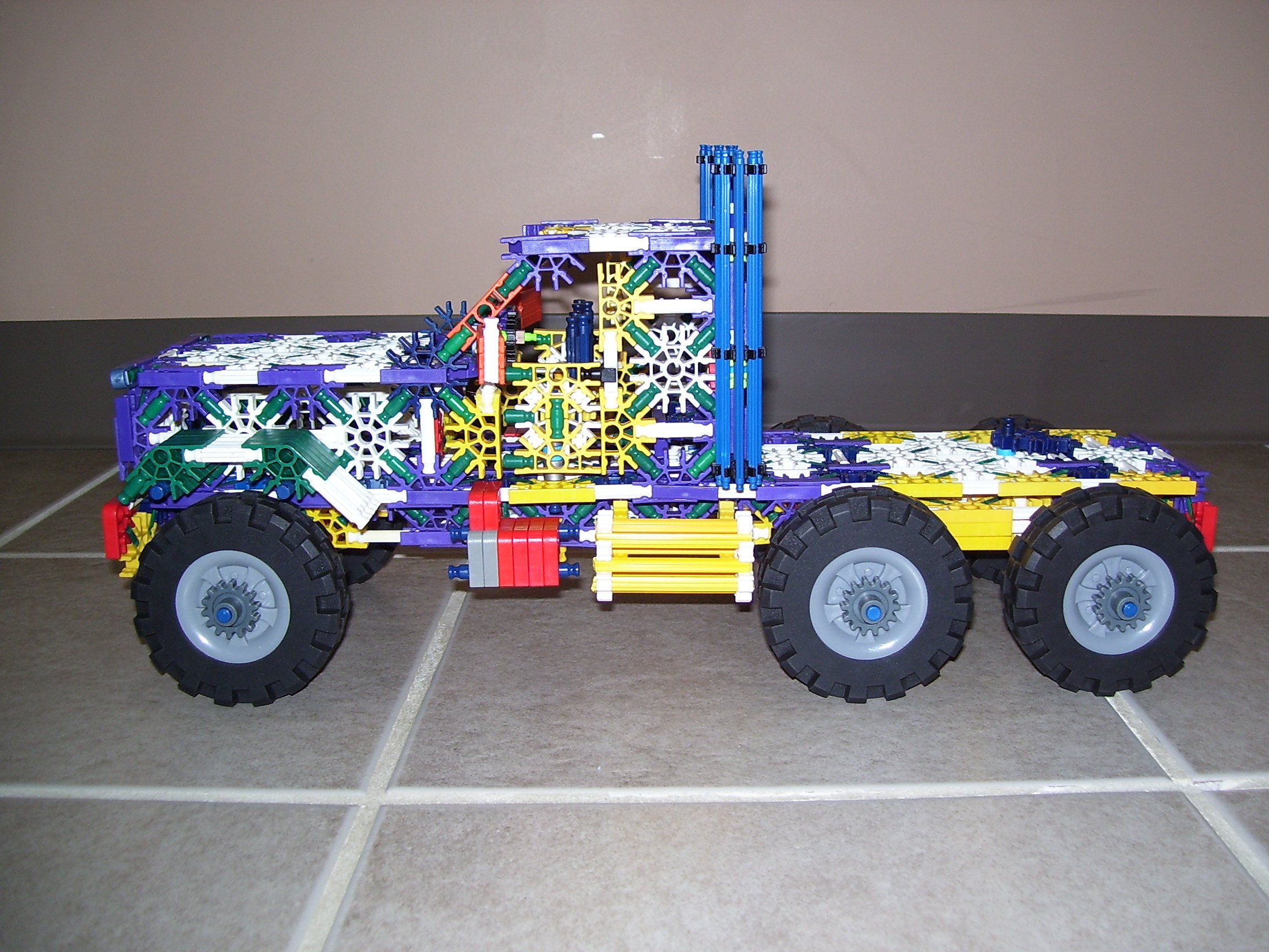 knex semi truck 001.JPG