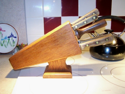 knife block side view.jpg