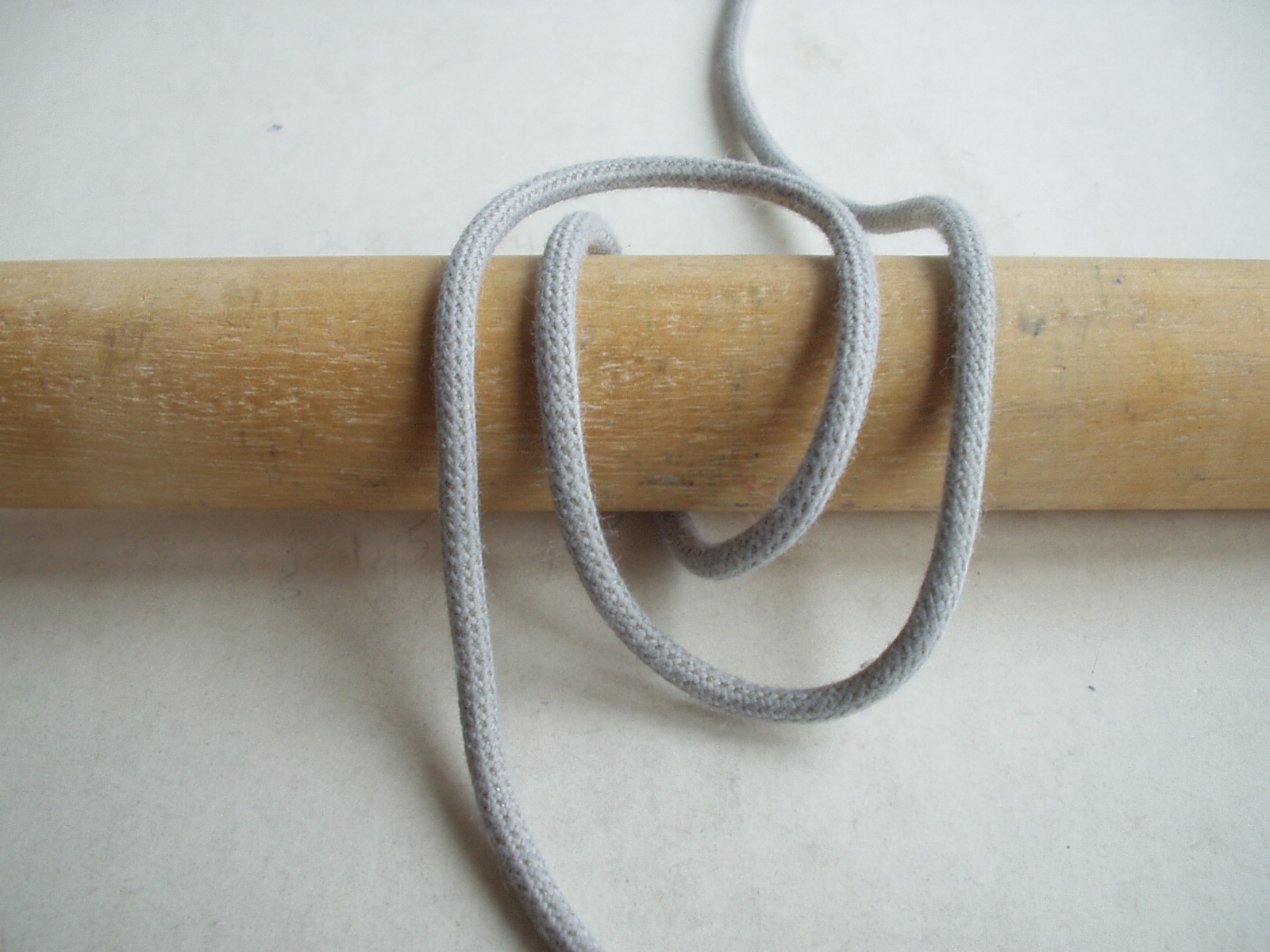 lanyard knot tutorial 001.JPG