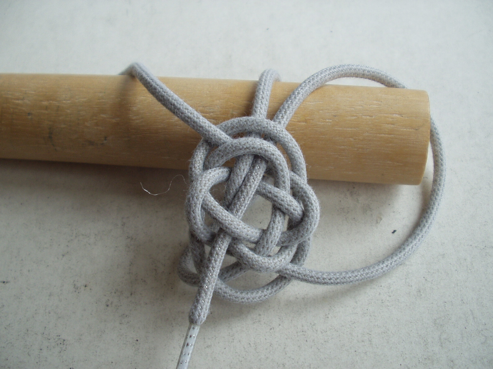 lanyard knot tutorial 007.JPG