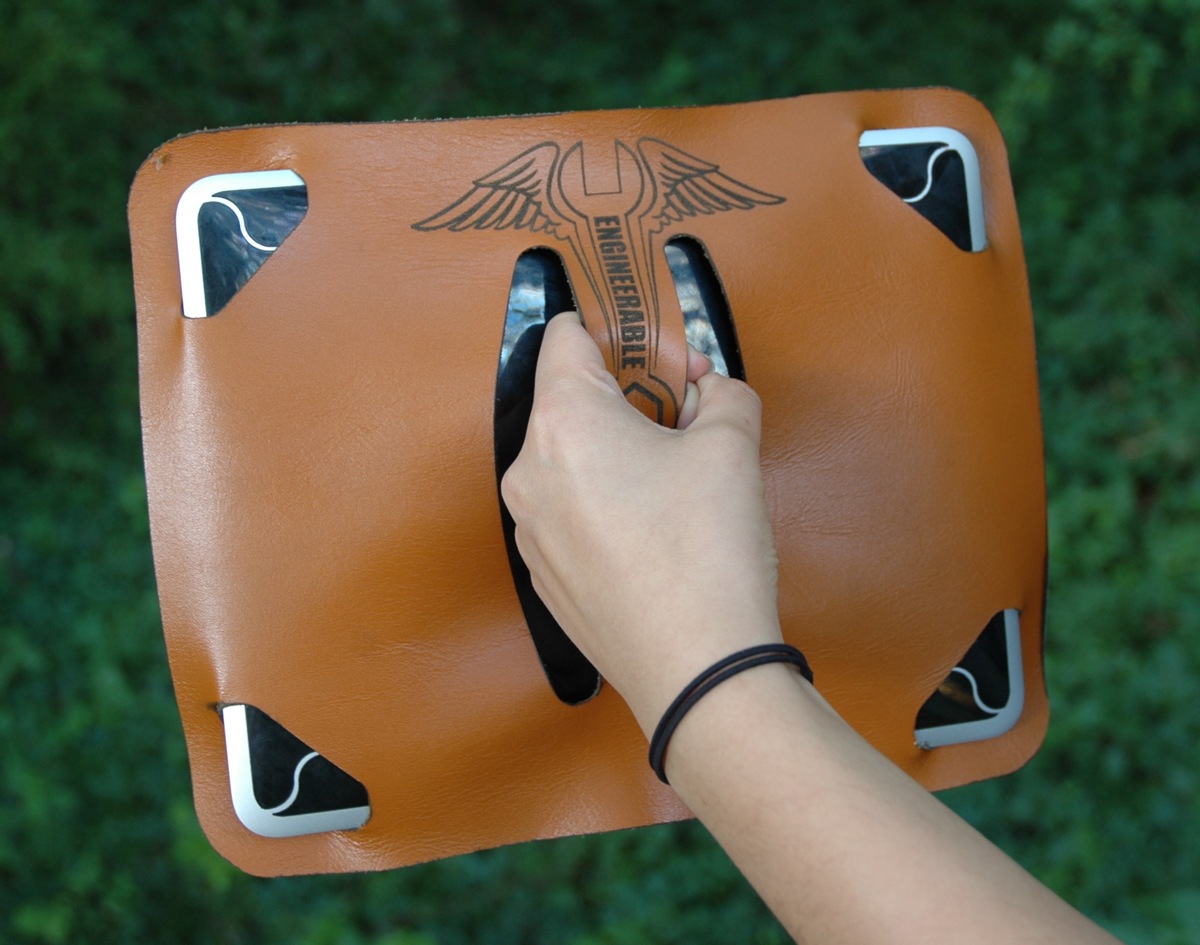 laser cut ipad leather handle 2.jpg