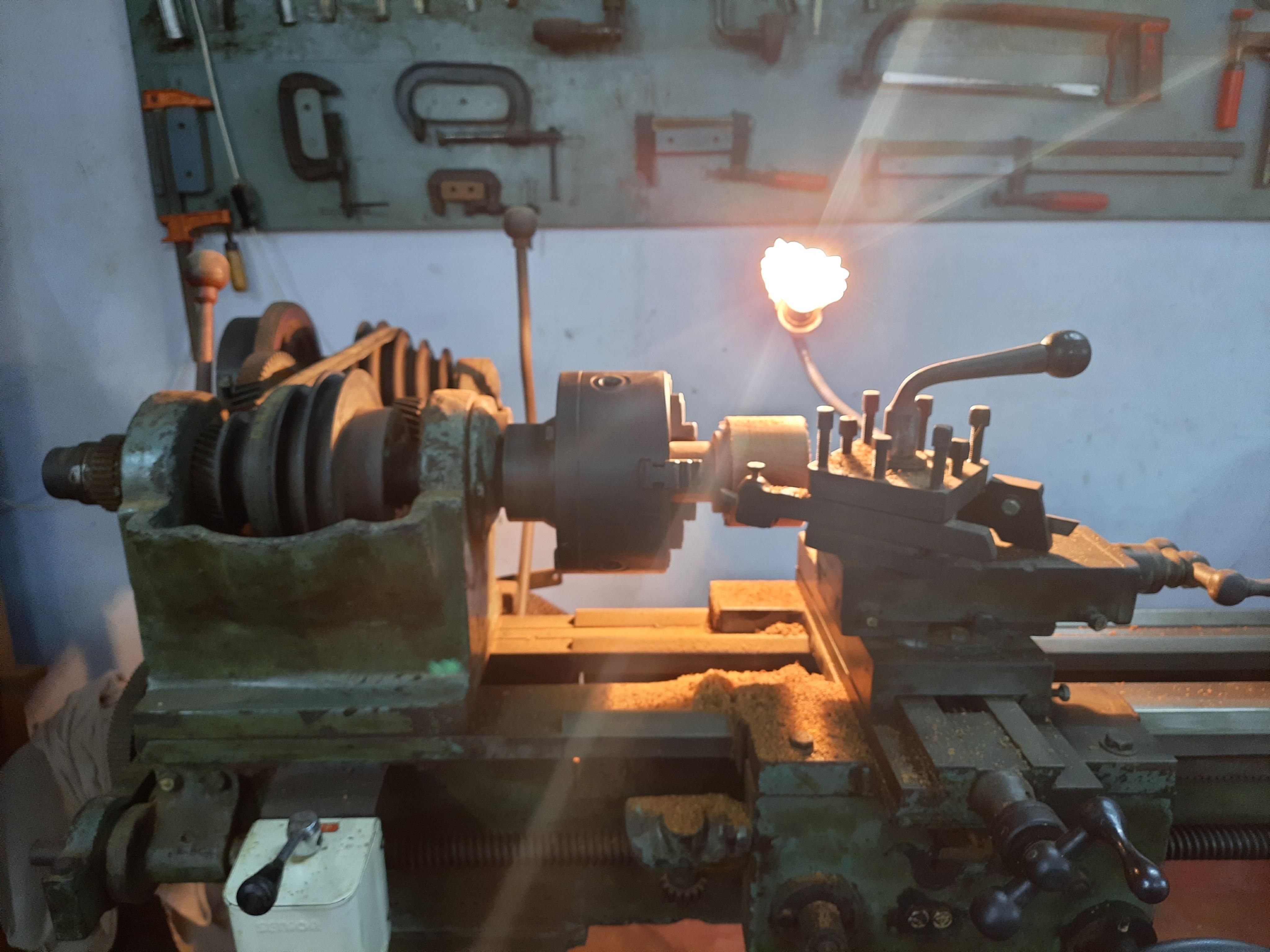 lathe1.jpg