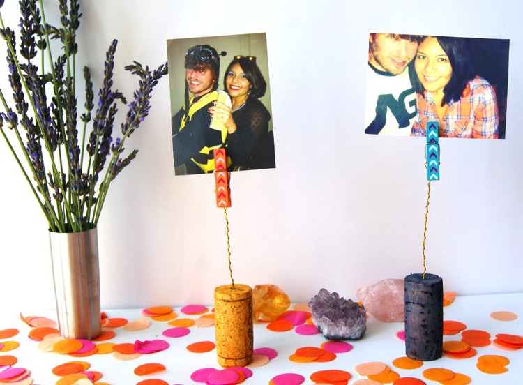 make+your+own+photo+clips+using+wine+corks+via+www.acharmingproject (6).jpg