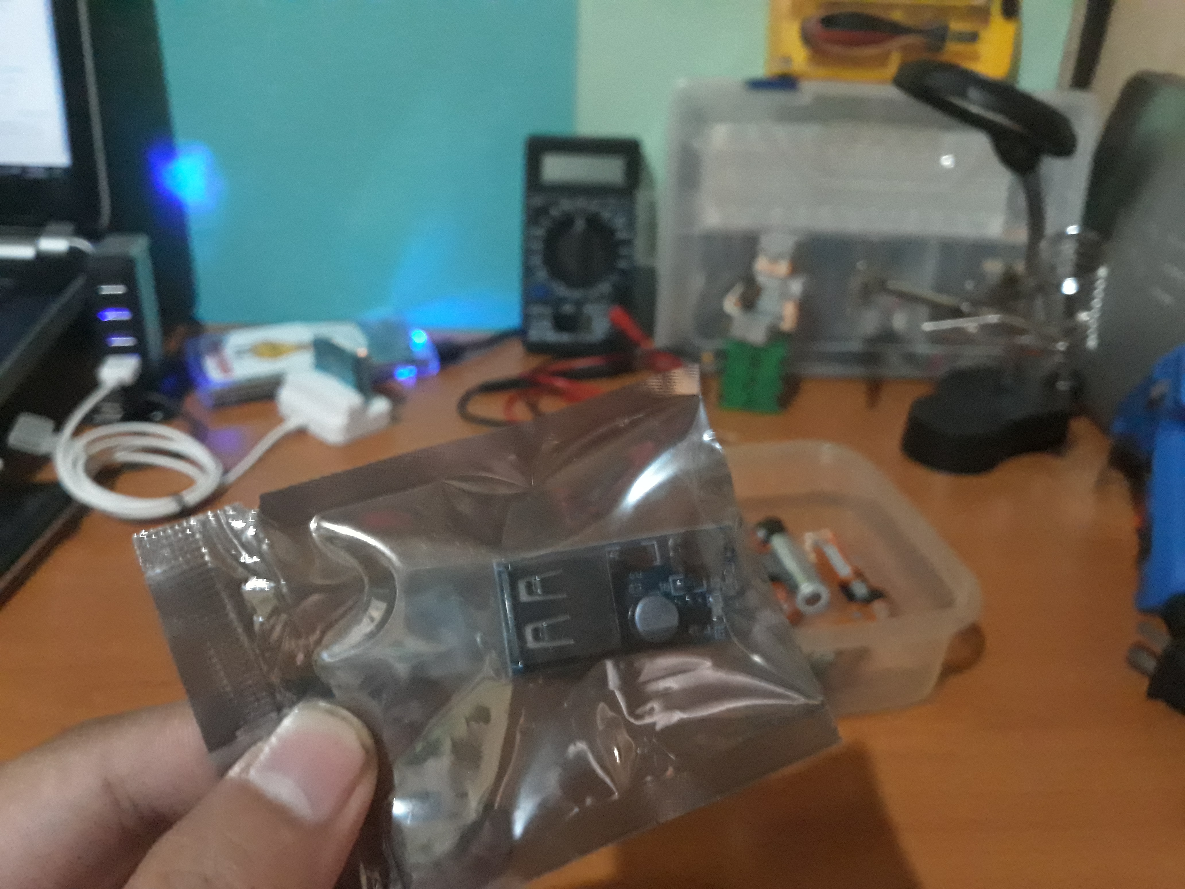 make_a_portable_charger_with_old_batteries_step_01_image_03.jpg