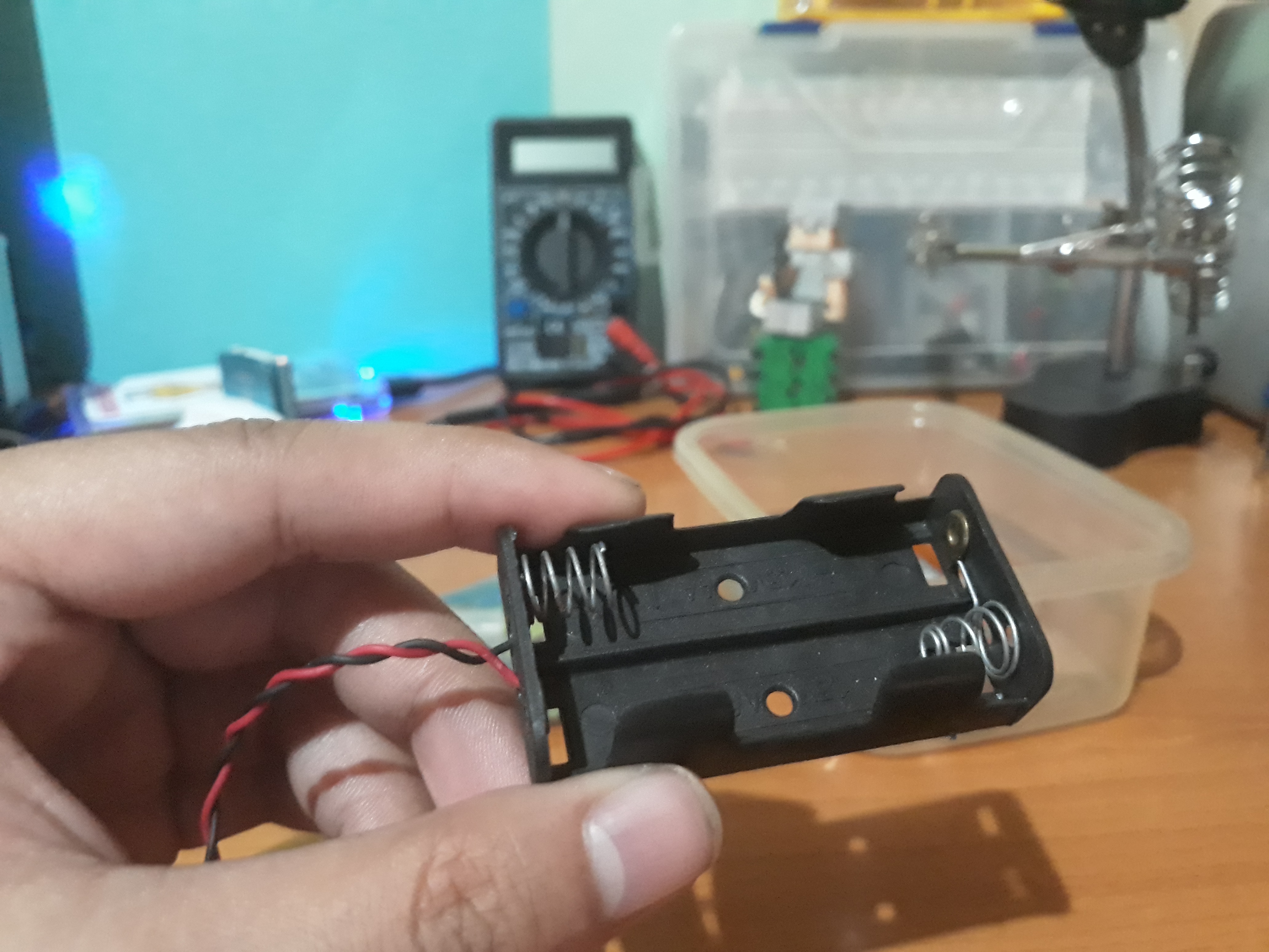 make_a_portable_charger_with_old_batteries_step_01_image_05.jpg