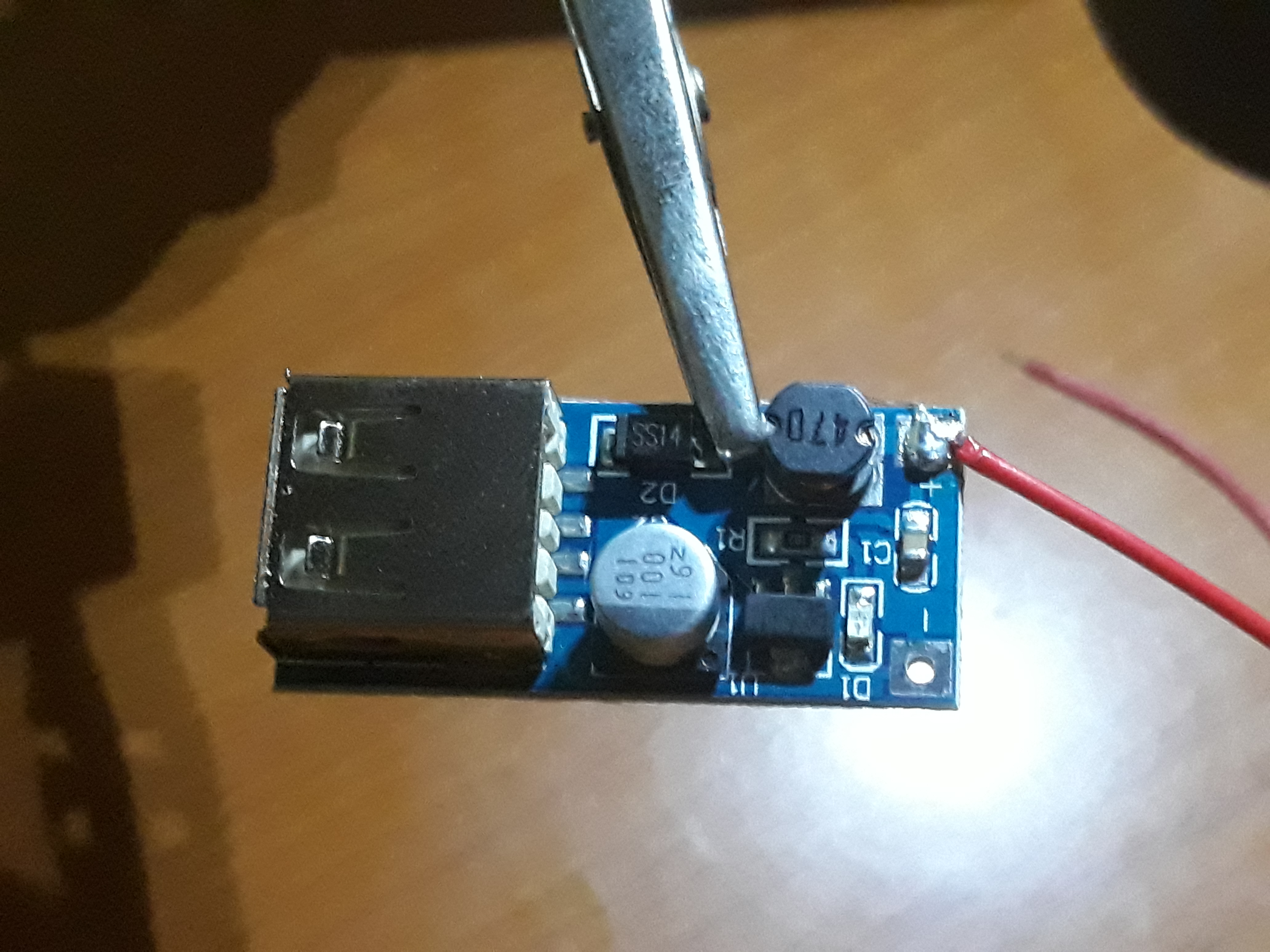 make_a_portable_charger_with_old_batteries_step_02_image_02.jpg