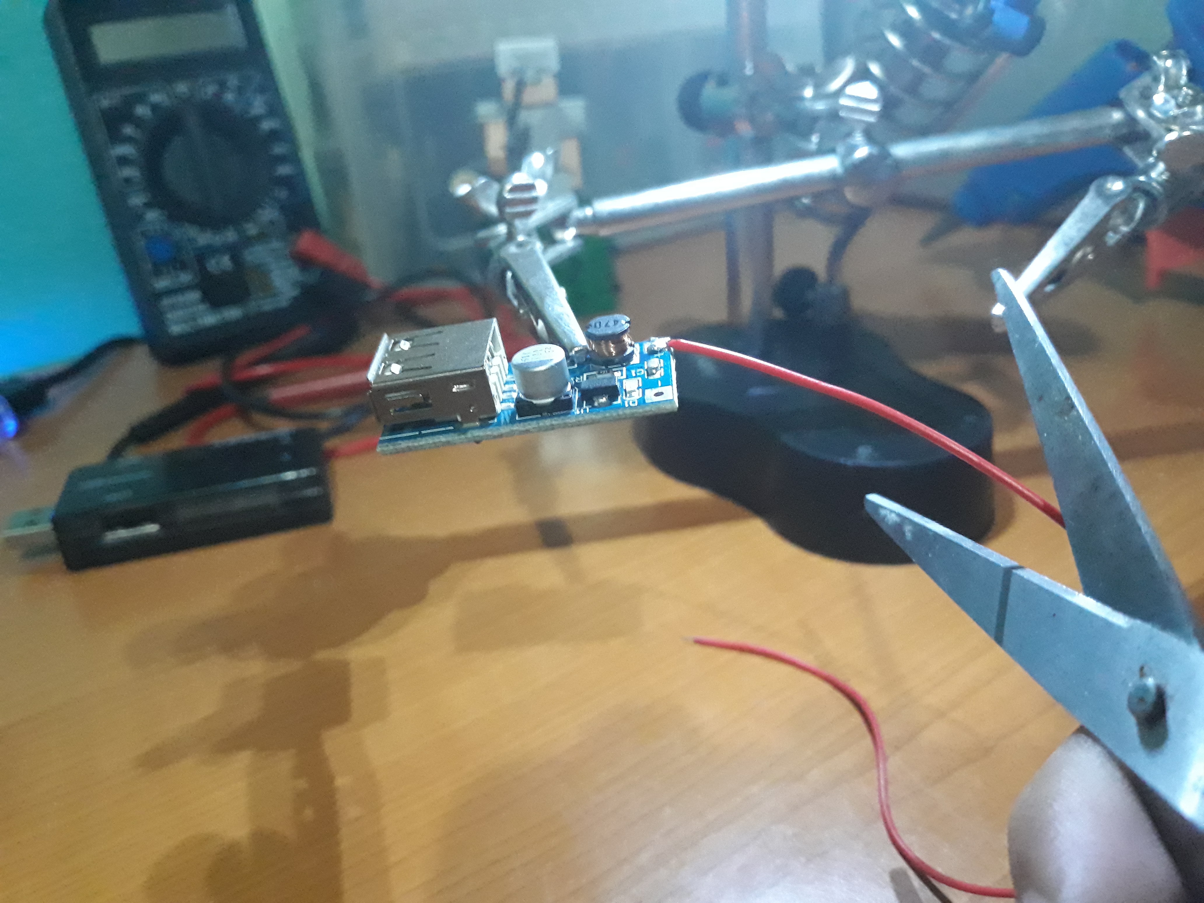 make_a_portable_charger_with_old_batteries_step_02_image_03.jpg