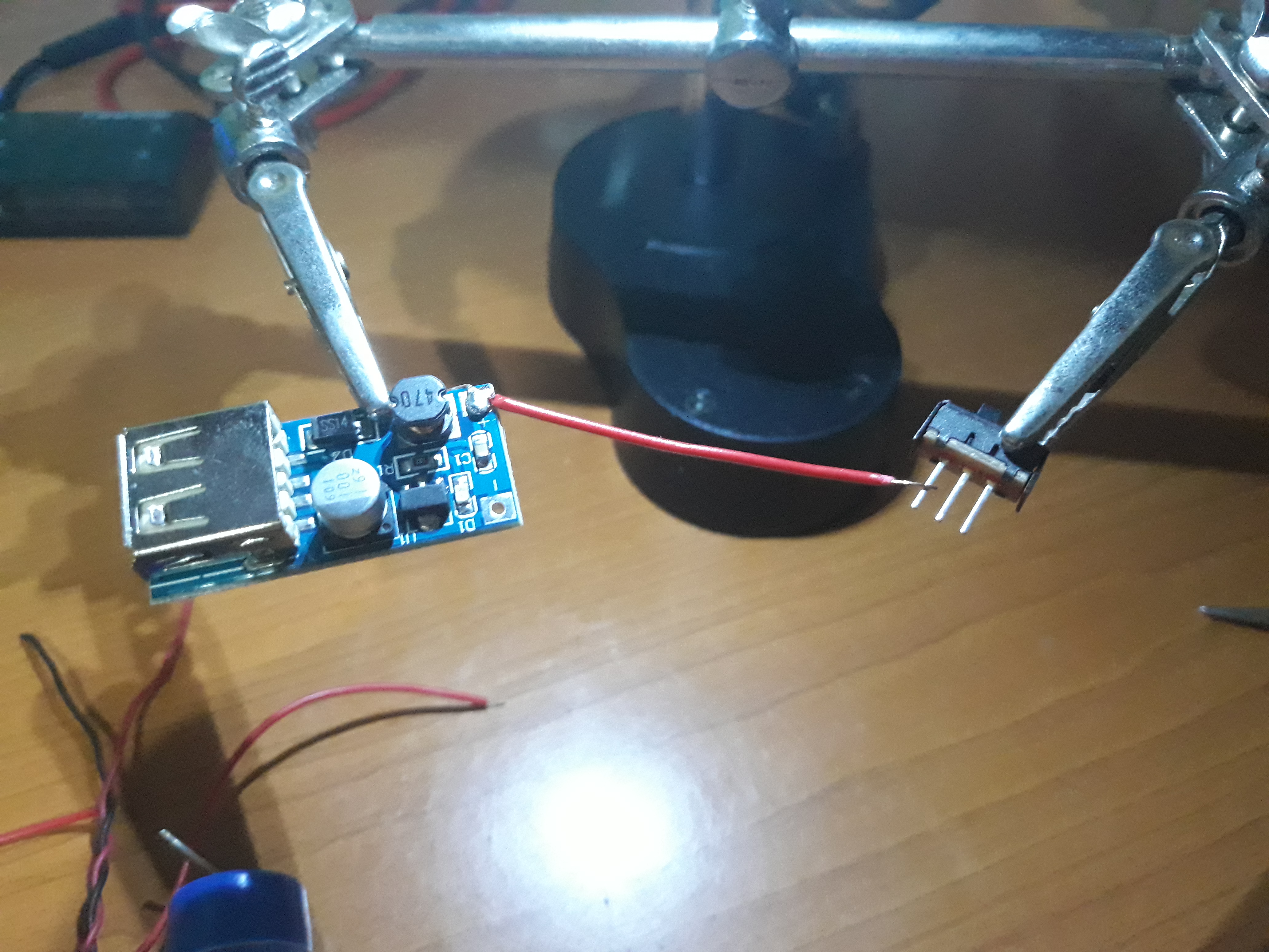 make_a_portable_charger_with_old_batteries_step_02_image_06.jpg