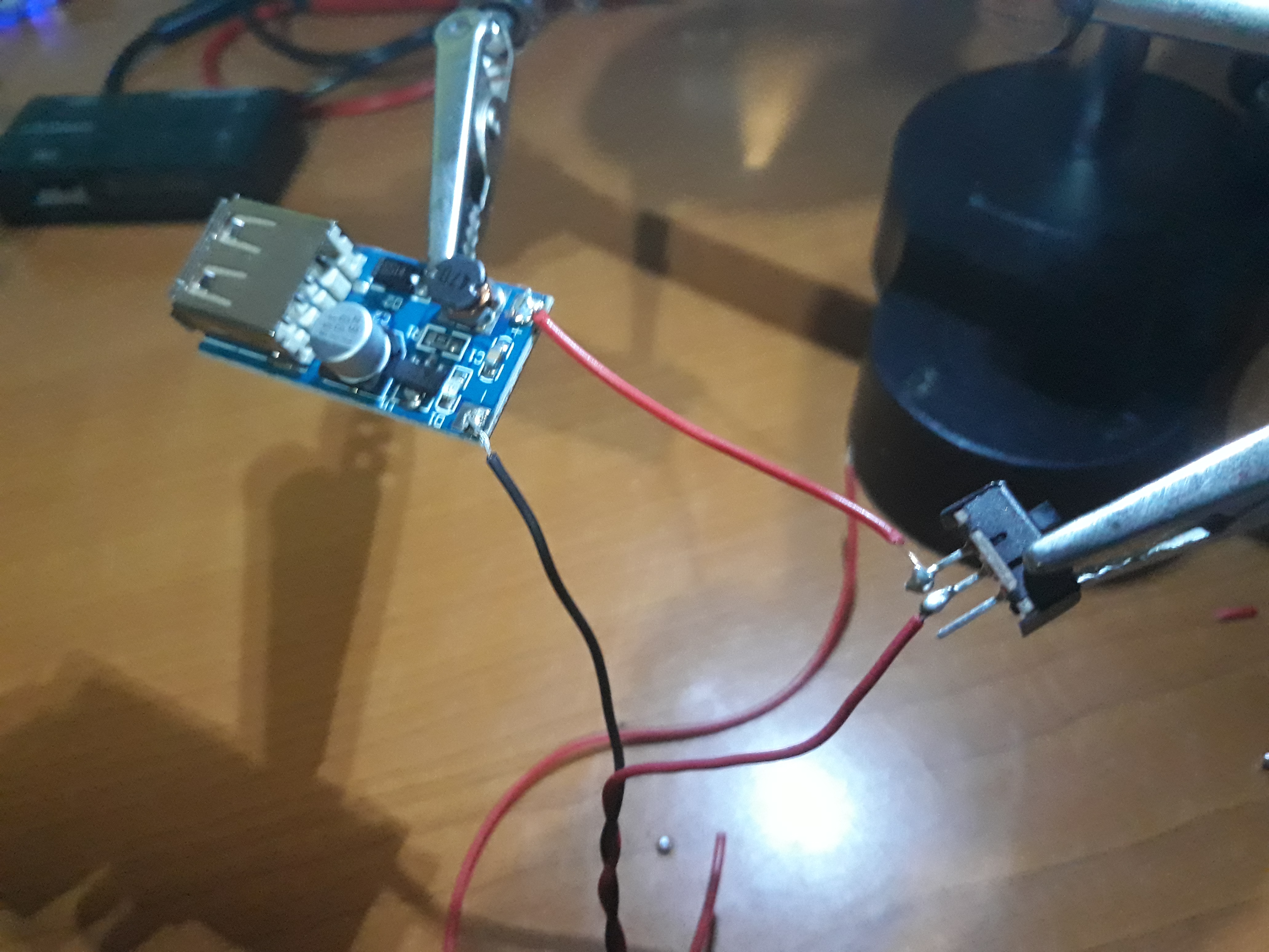 make_a_portable_charger_with_old_batteries_step_02_image_09.jpg