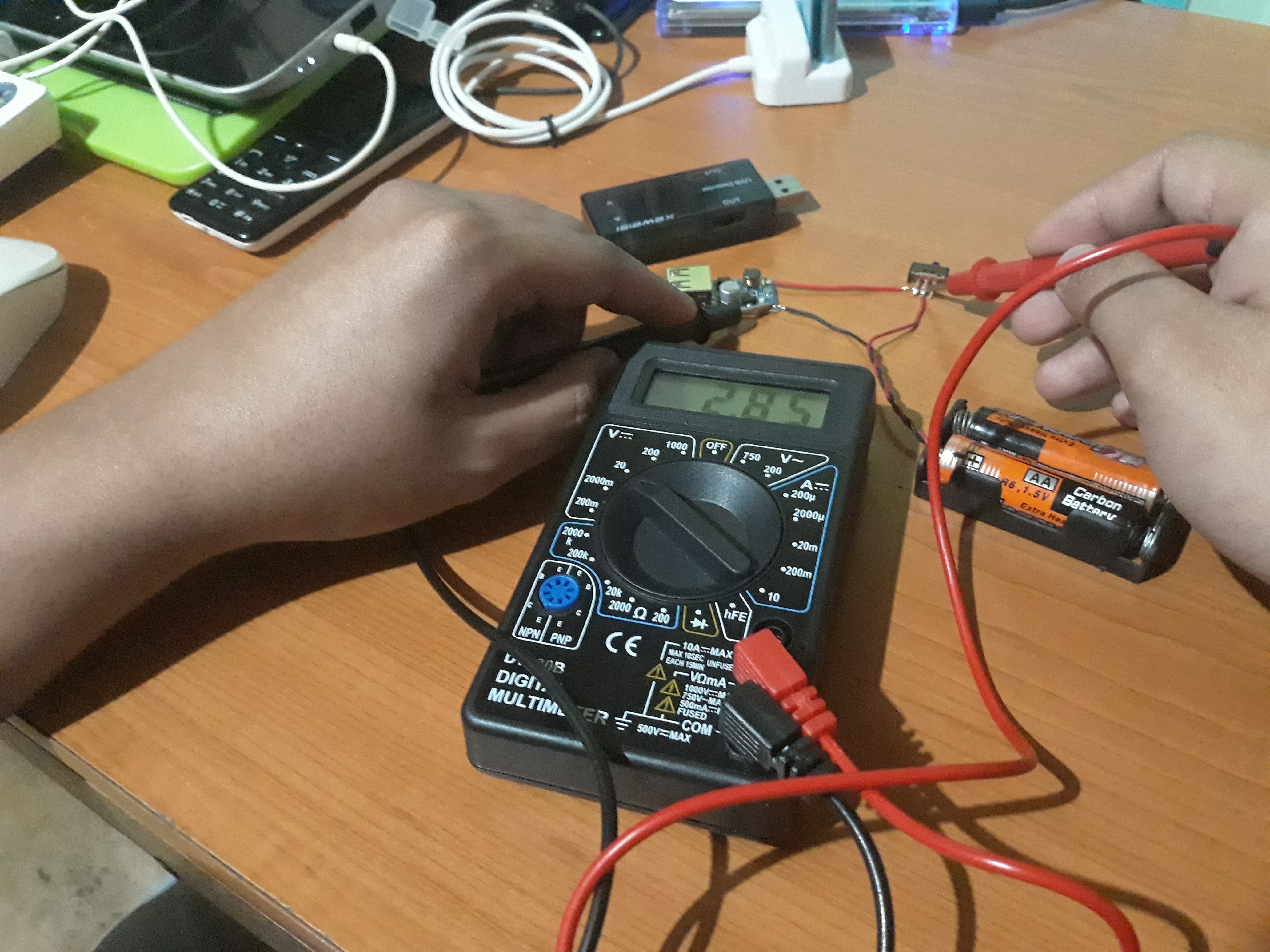 make_a_portable_charger_with_old_batteries_step_03_image_02.jpg