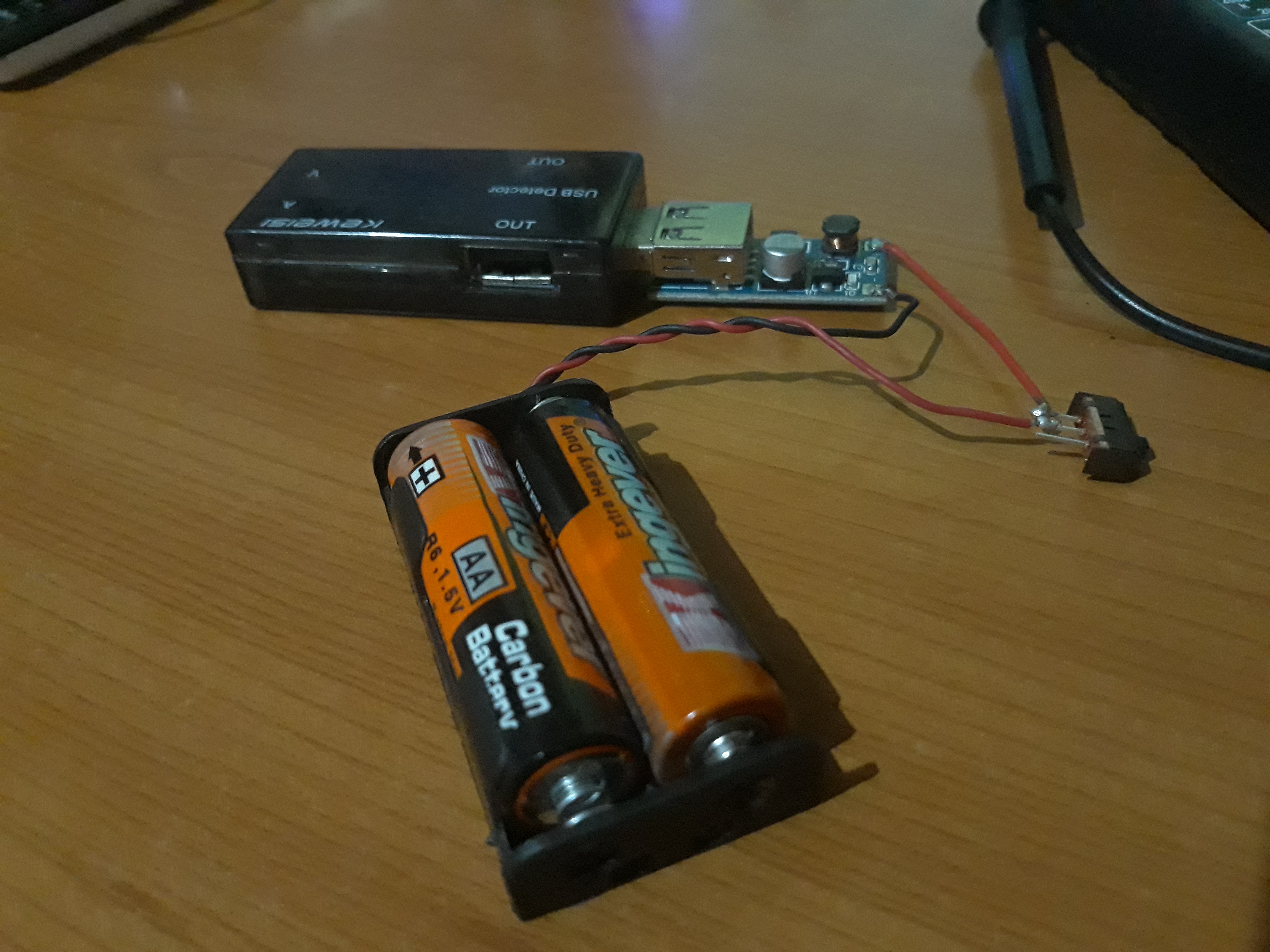 make_a_portable_charger_with_old_batteries_step_03_image_05.jpg