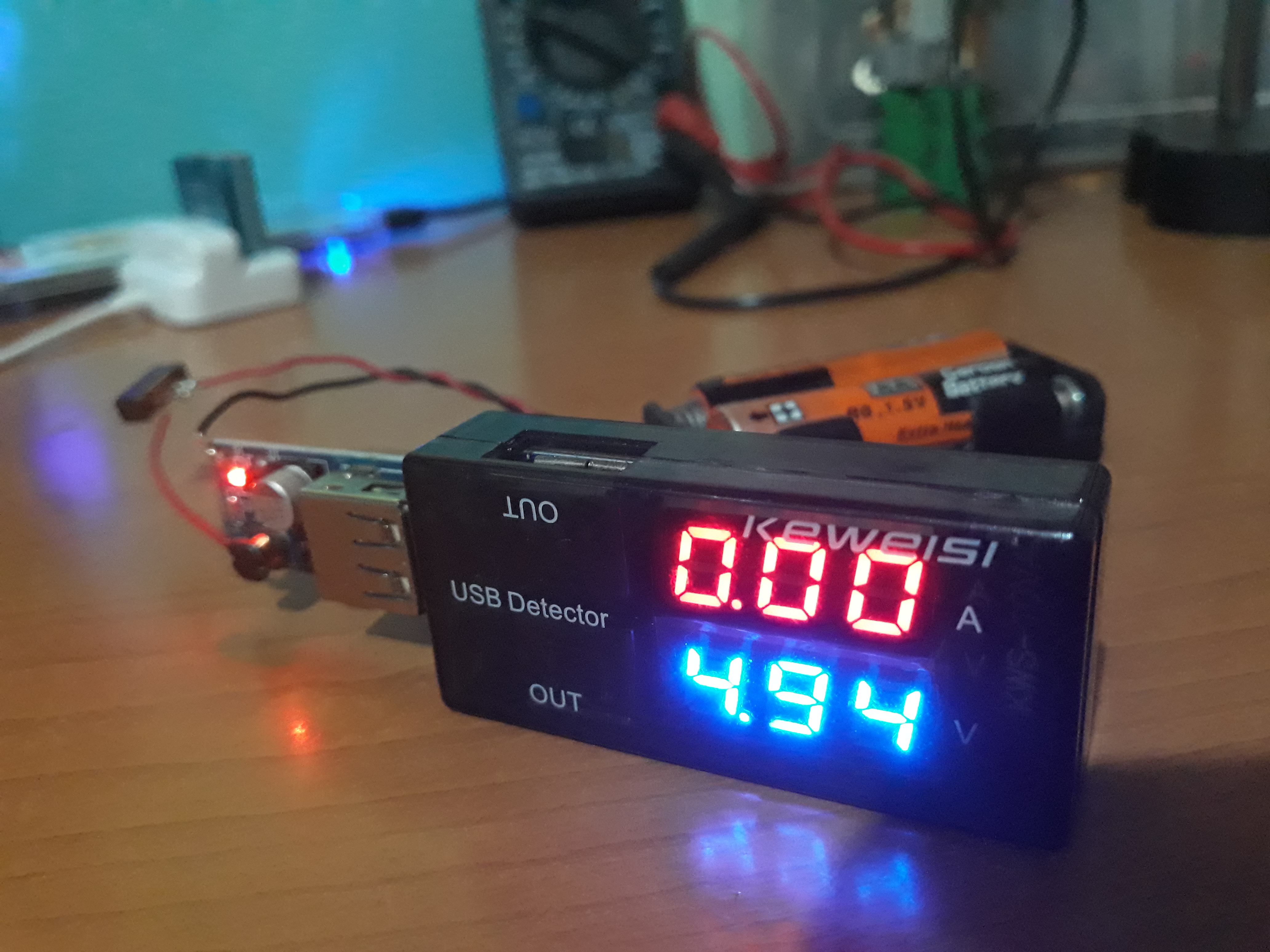make_a_portable_charger_with_old_batteries_step_03_image_07.jpg